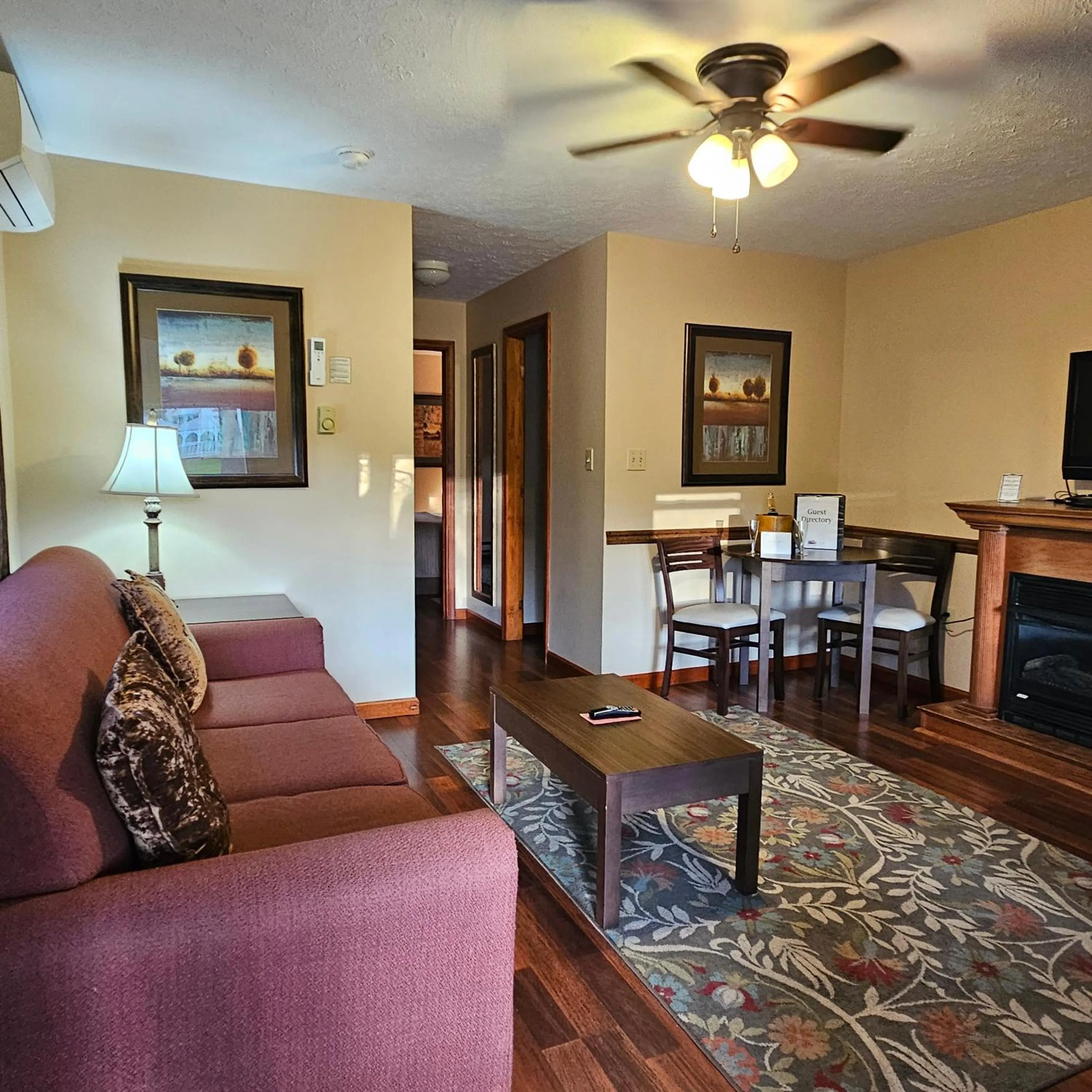 Living room in Woodfield Manor - A Sundance Vacations Property