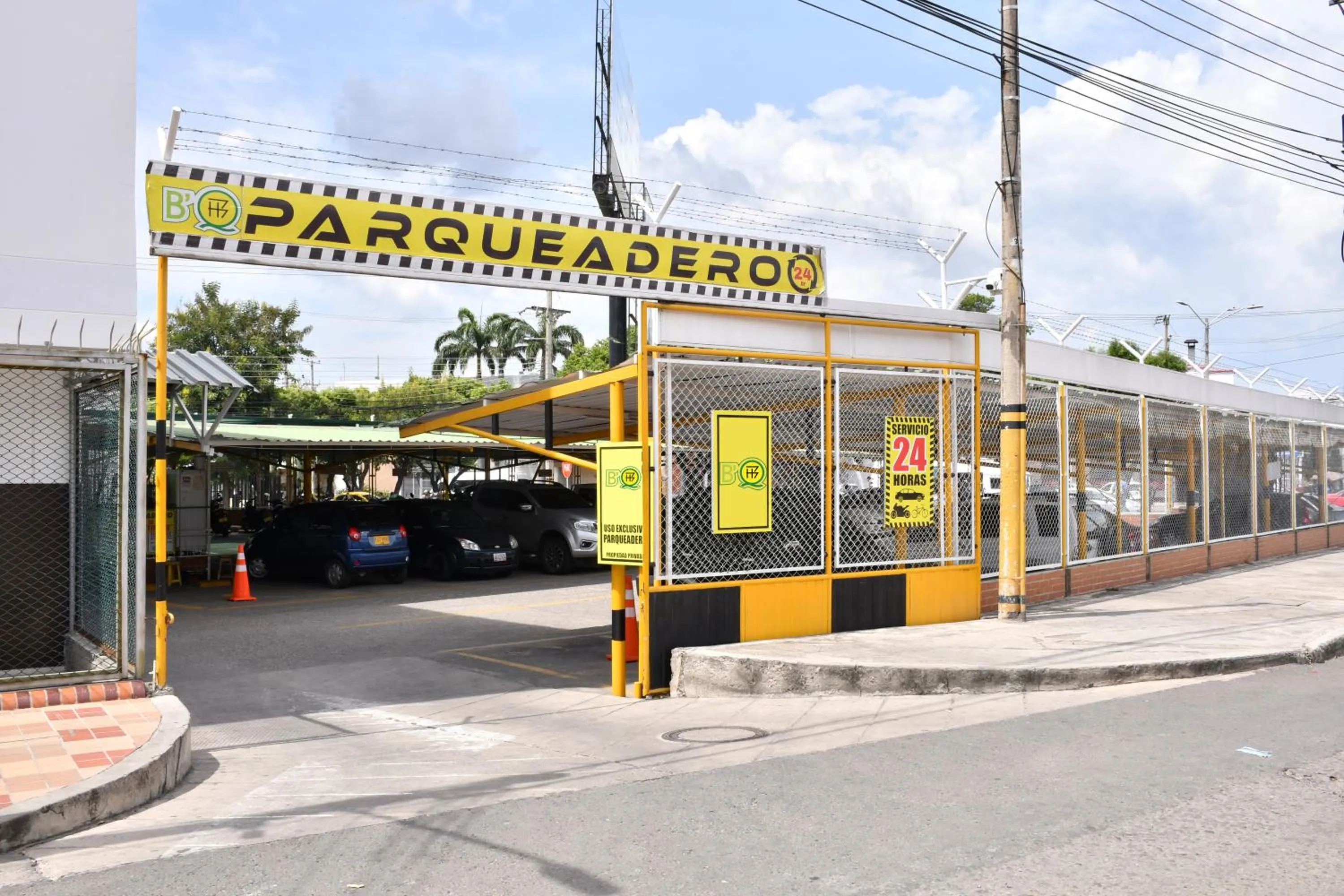 Parking in Hotel B`Quin Plaza Cúcuta