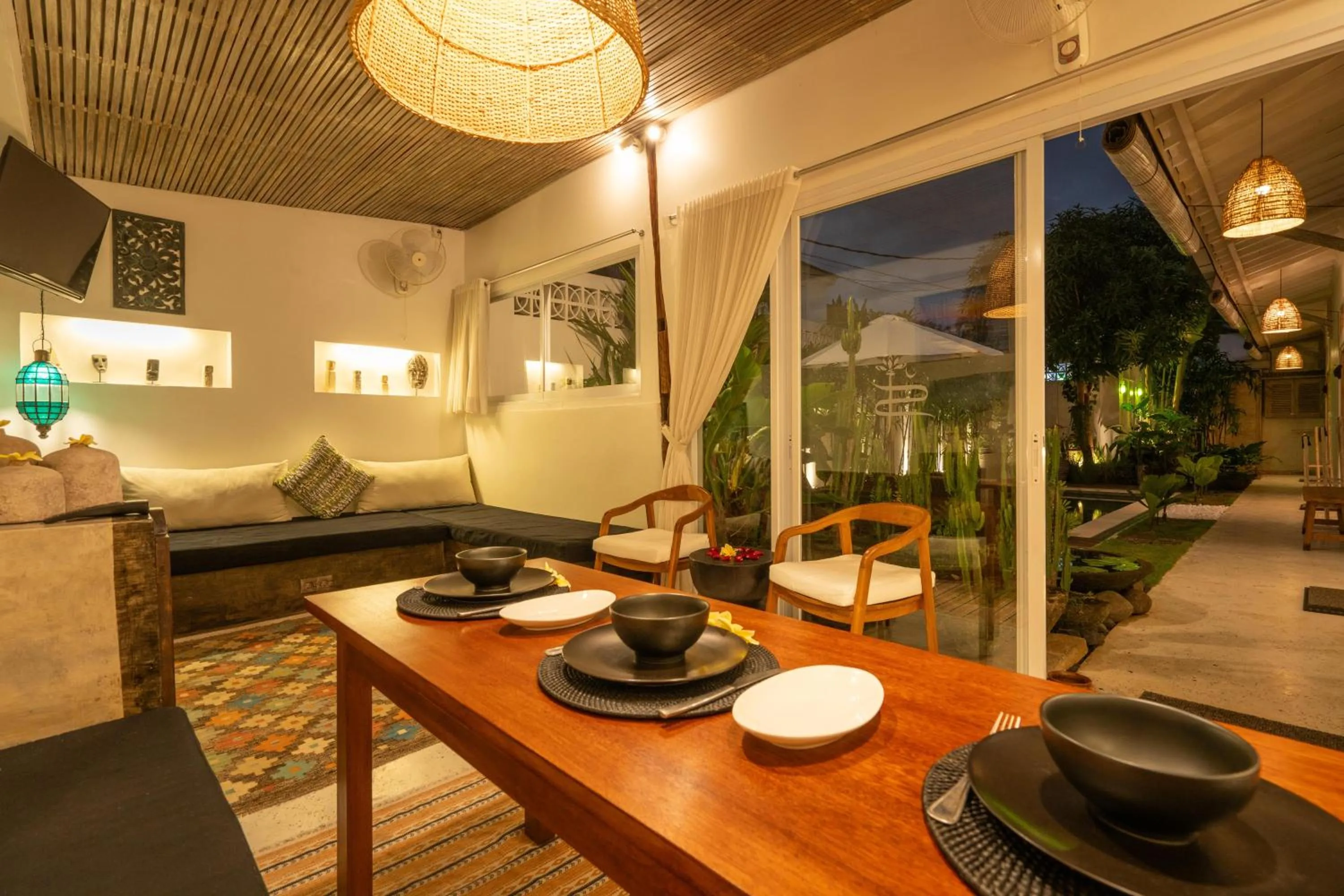 Night in Villa Siva by Exotiq