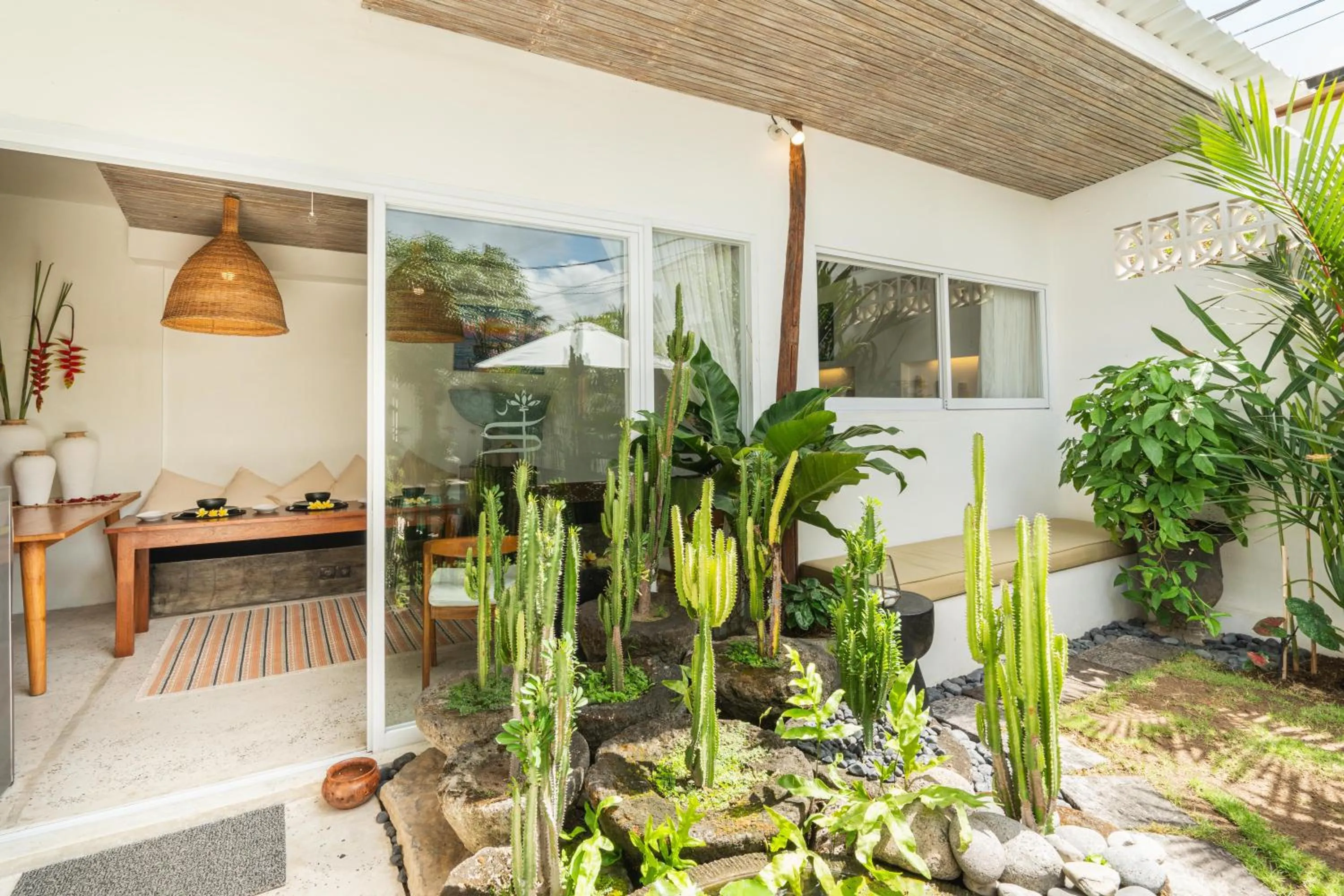 Garden in Villa Siva by Exotiq