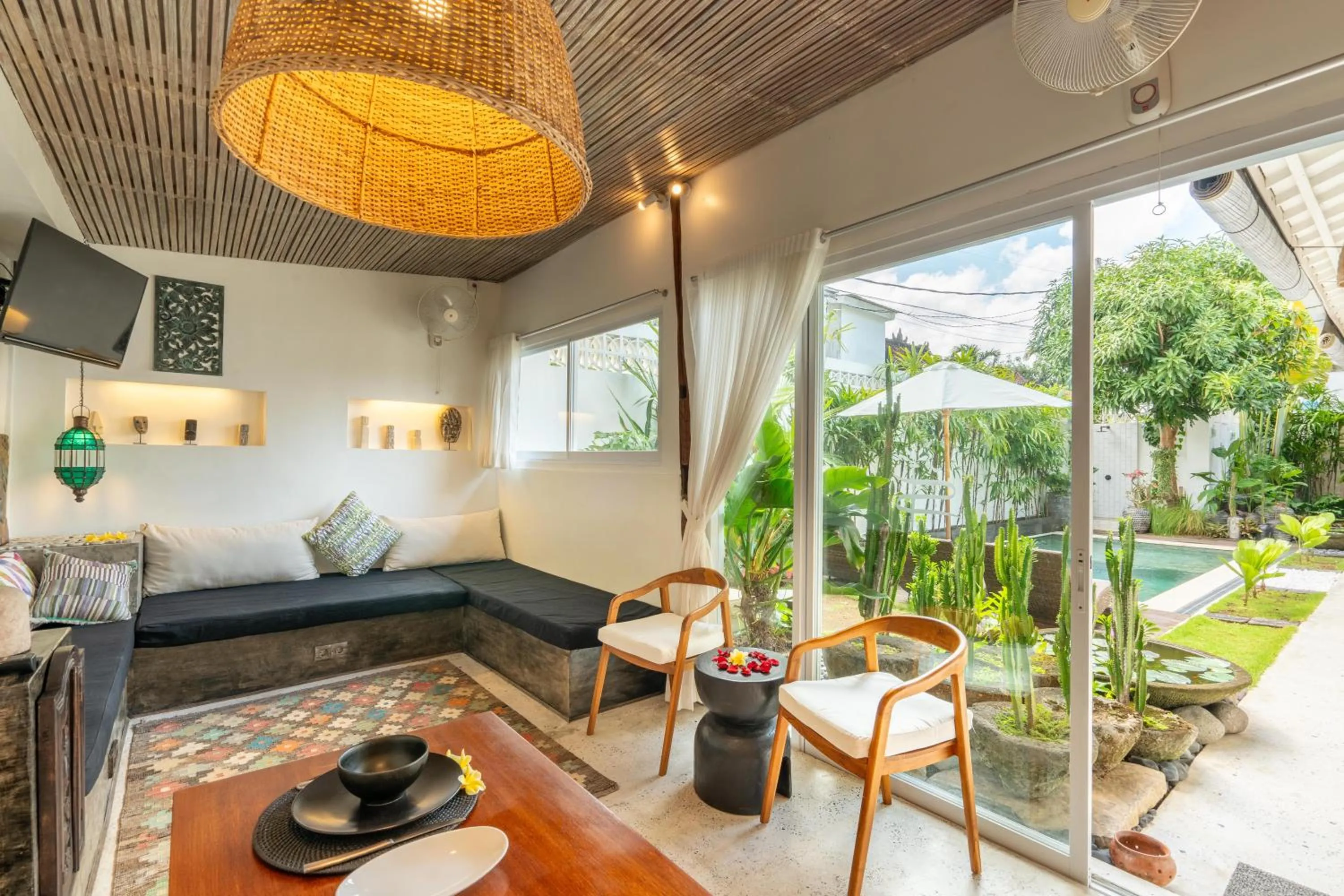 Living room in Villa Siva by Exotiq