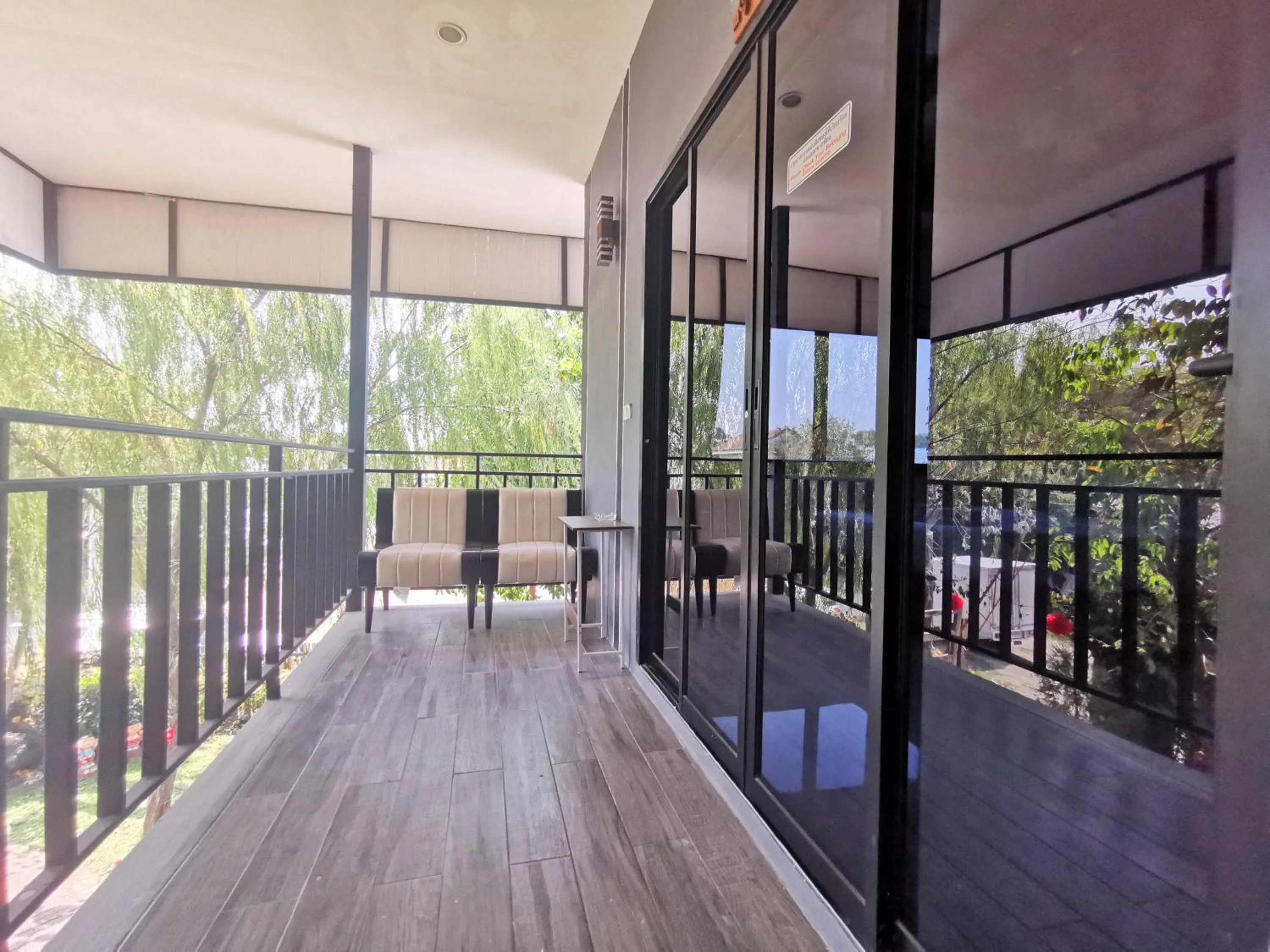 Balcony/Terrace in Kan Home Hotel