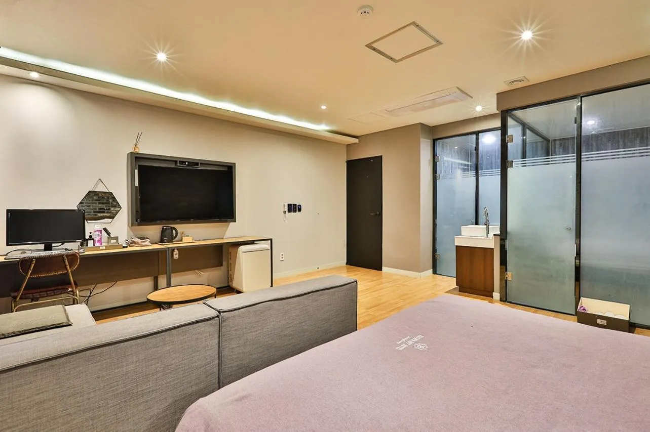 Bed in Brown Dot Hotel Jeonggwan