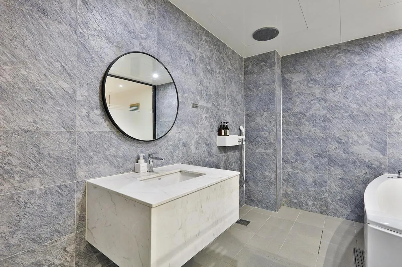 Brown Dot Hotel Jeonggwan