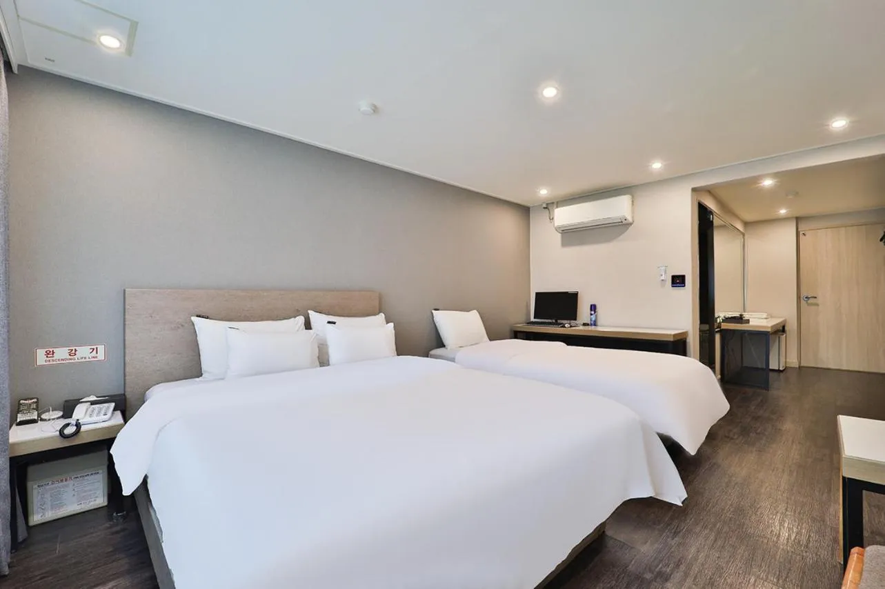 Bed in Anyang ILLOWA Hotel