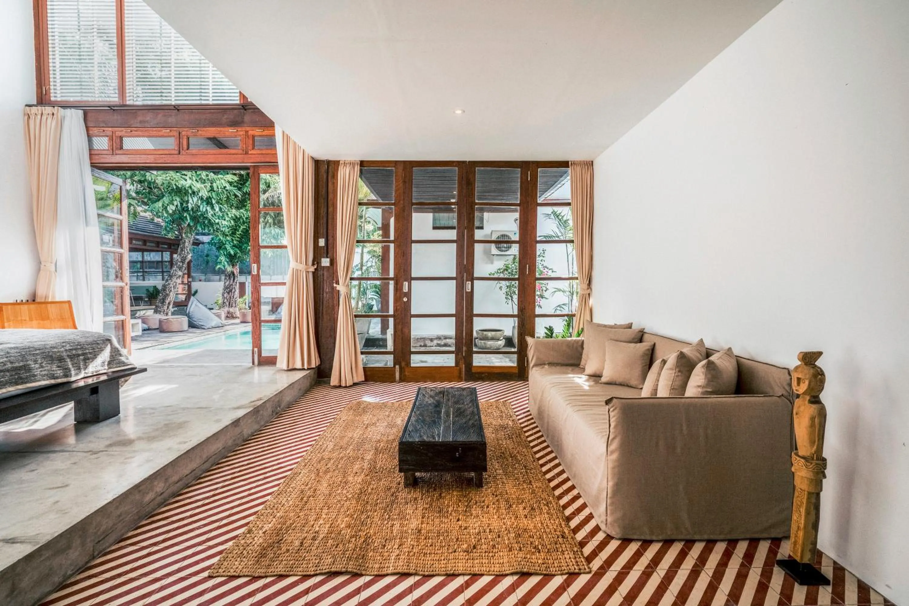 Living room in Batu Belig Living by CPM Bali