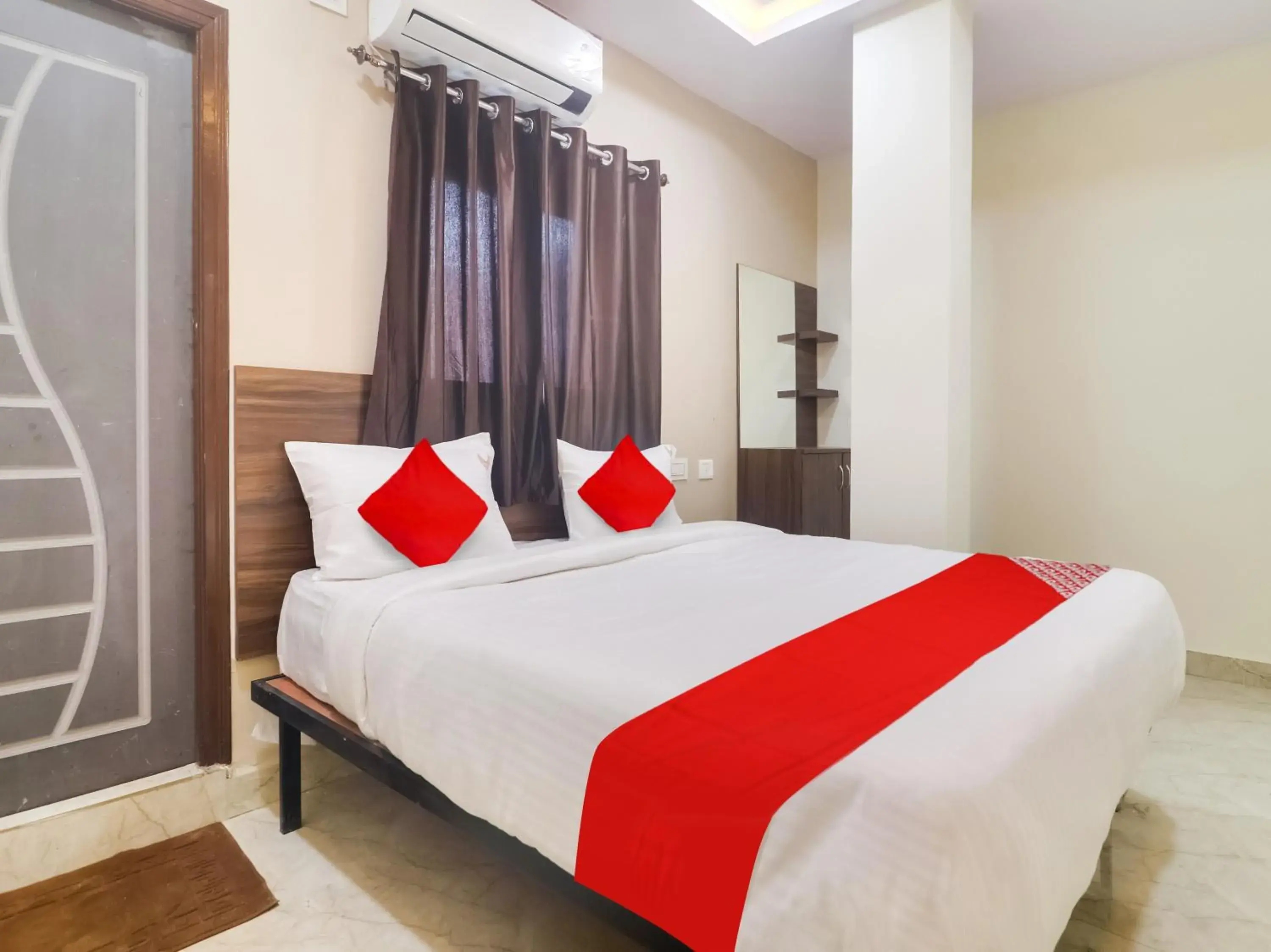 Standard Double Room - single occupancy in Super Hotel O RED STONE Standard Double Room - single occupancy in Super Hotel O RED STONE