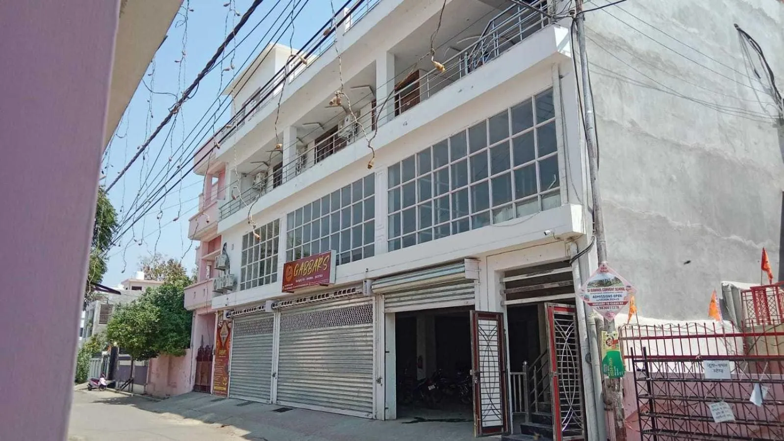 Facade/entrance in Hotel O Gabbar's