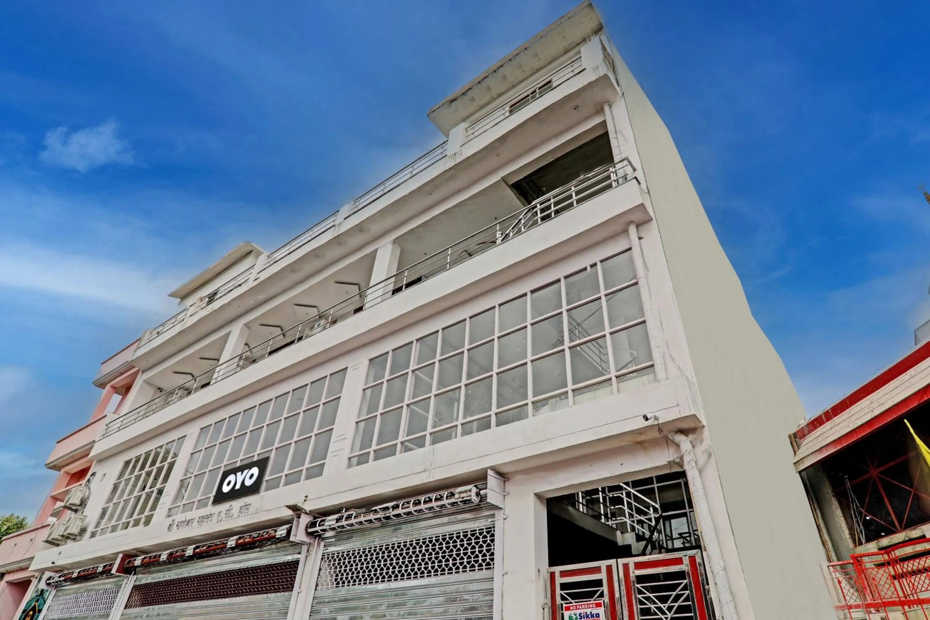 Facade/entrance in Hotel O Gabbar's