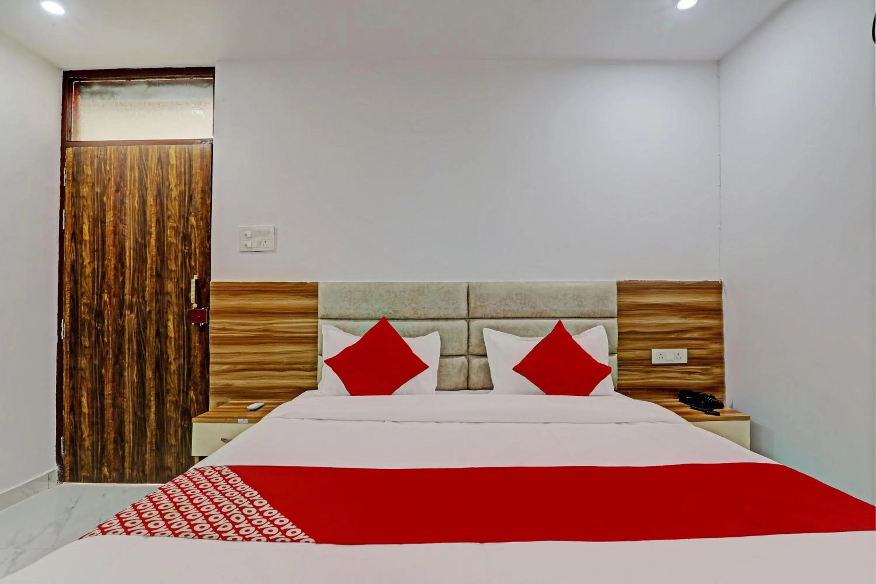 Facade/entrance in Super Hotel O Raghav & Banquet