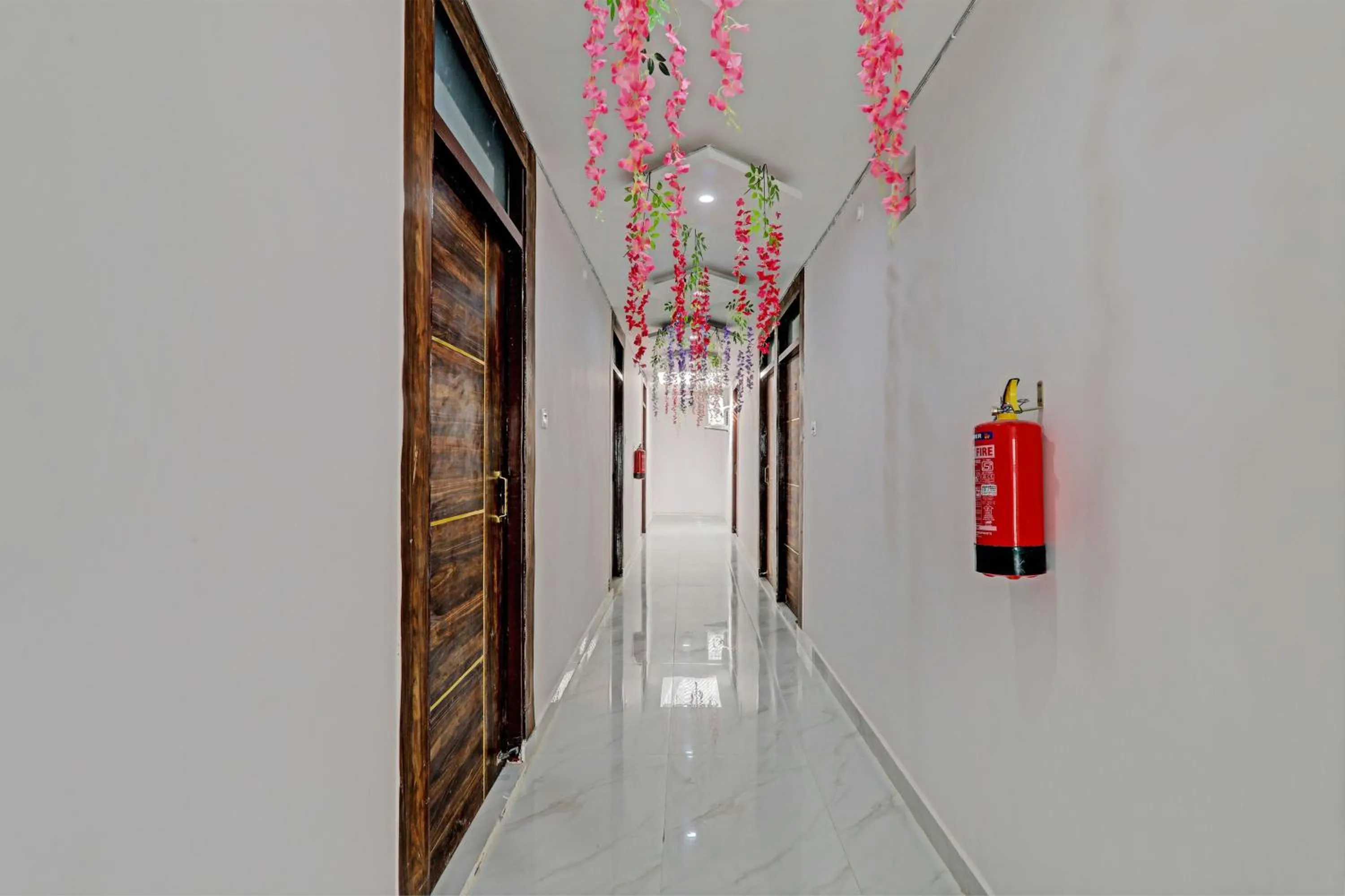 Lobby or reception in Super Hotel O Raghav & Banquet