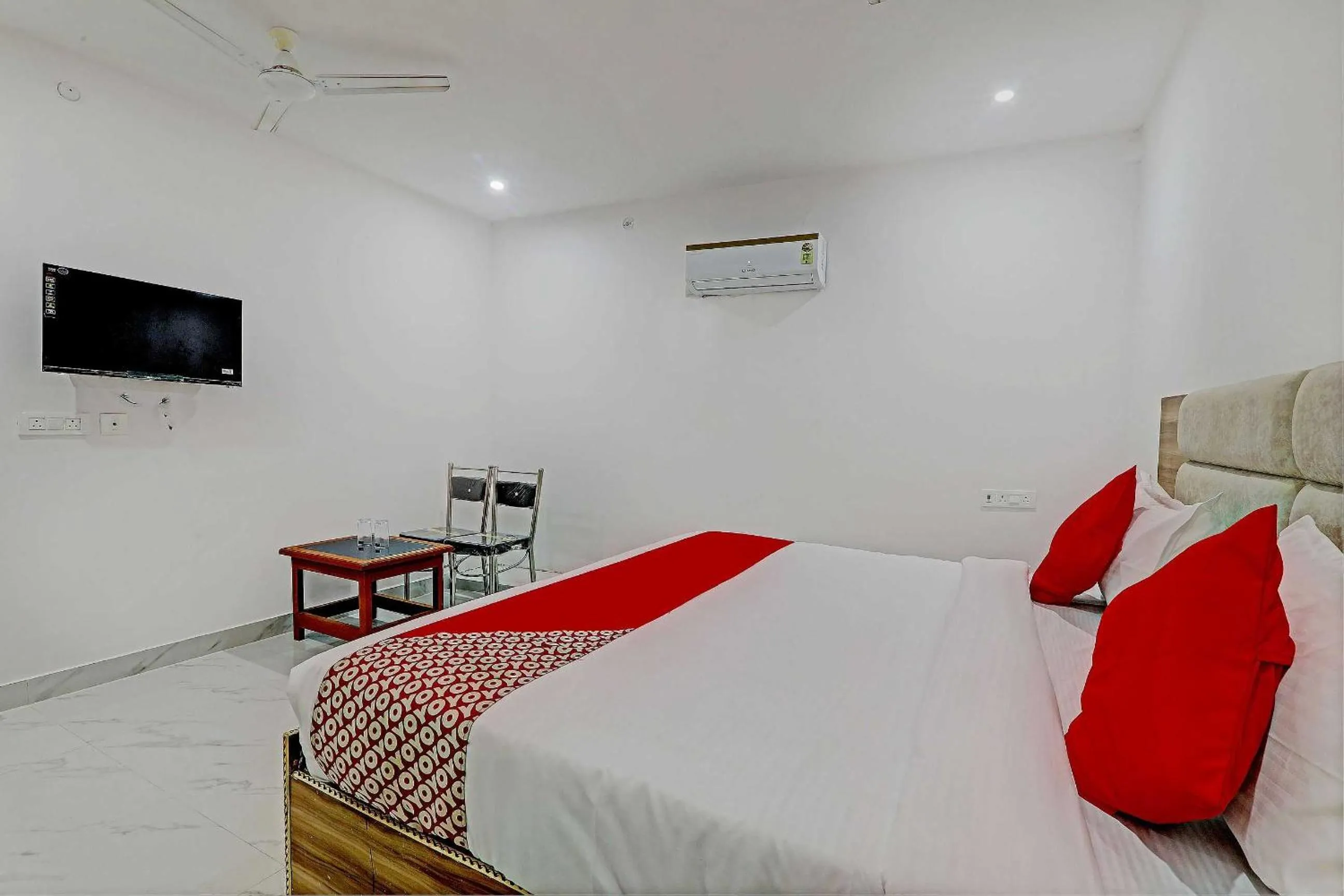 Bedroom, Bed in Hotel O Gabbar's