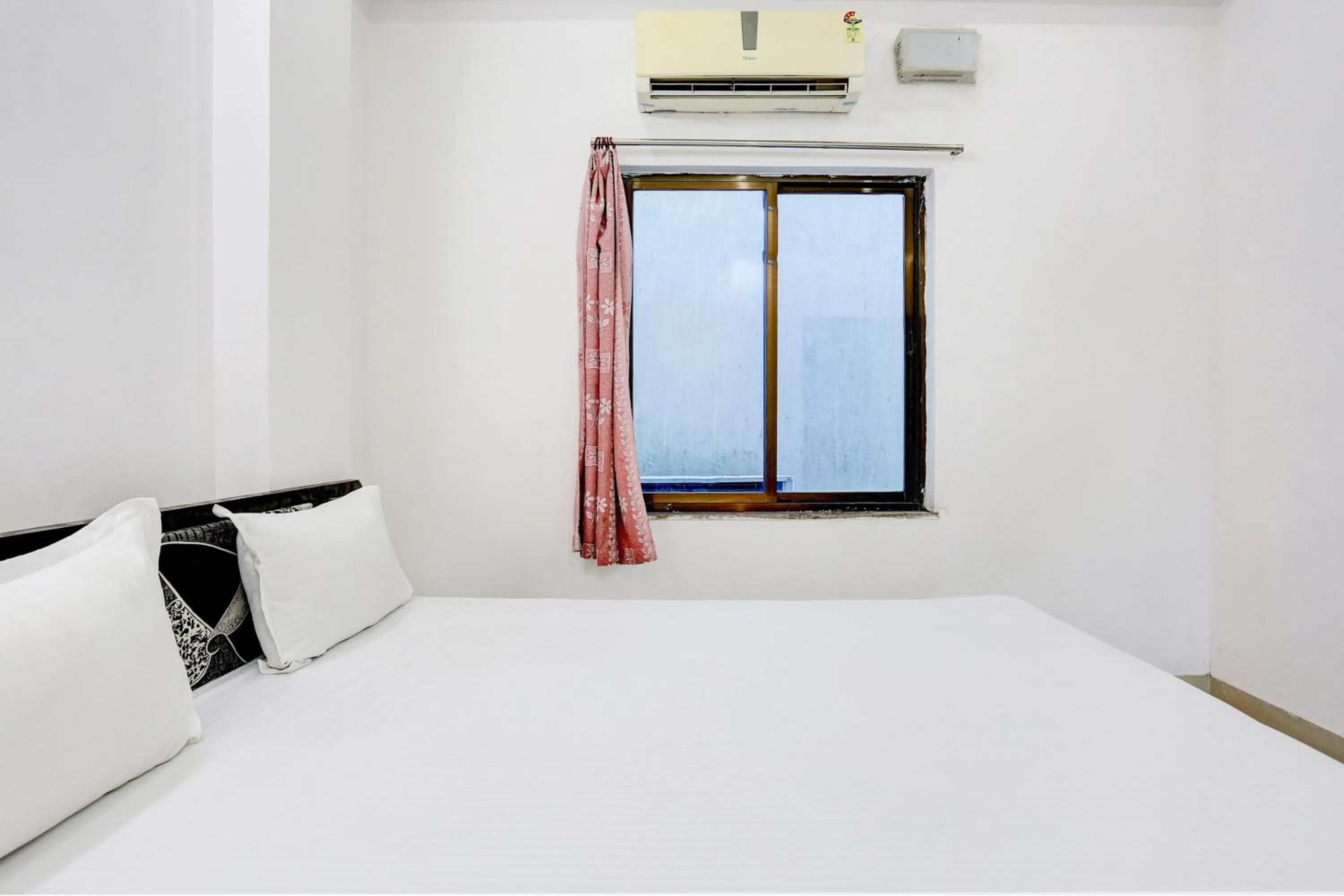 Bedroom in Super Hotel O Goverdhan Villa