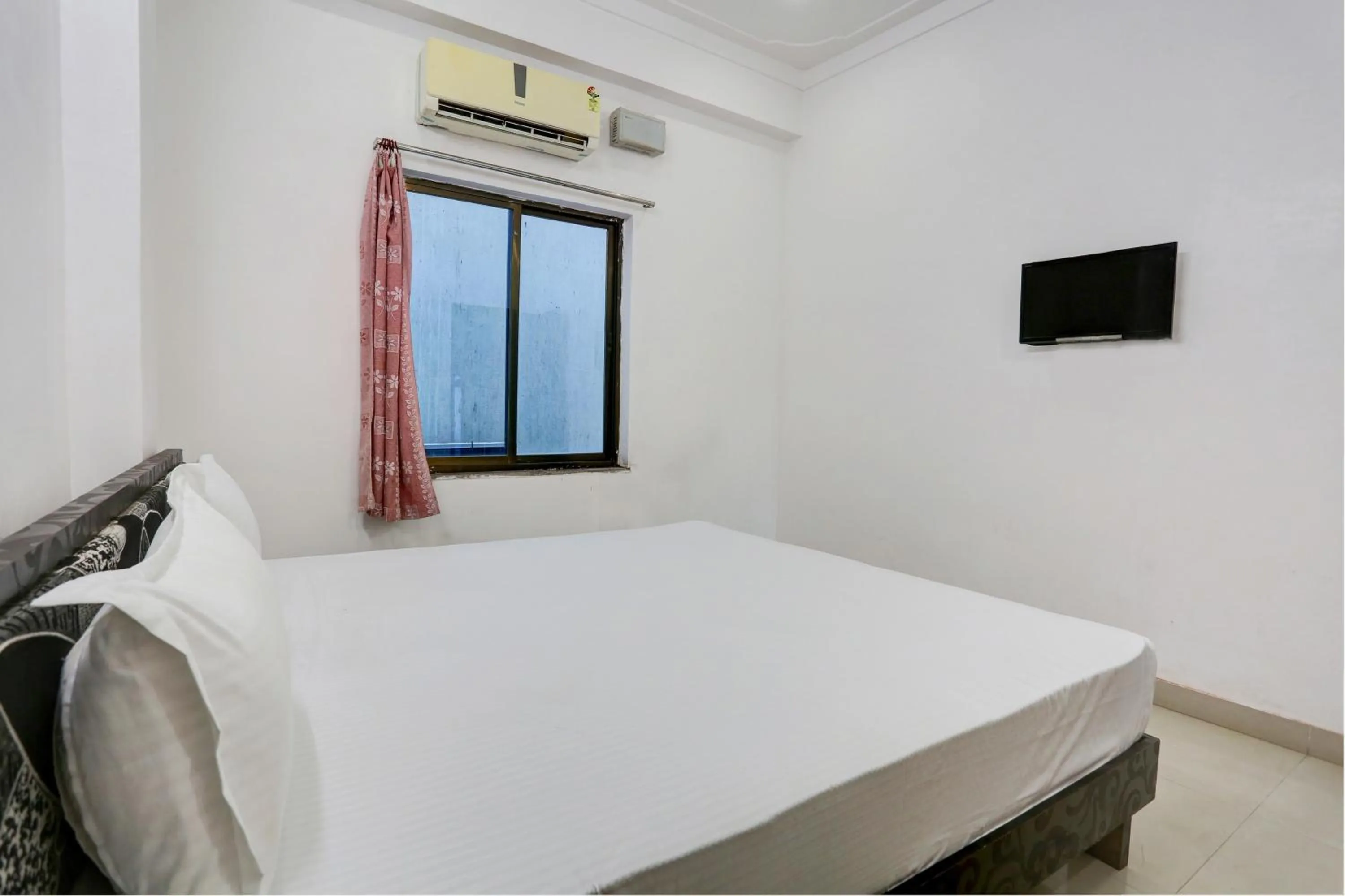 Bedroom in Super Hotel O Goverdhan Villa