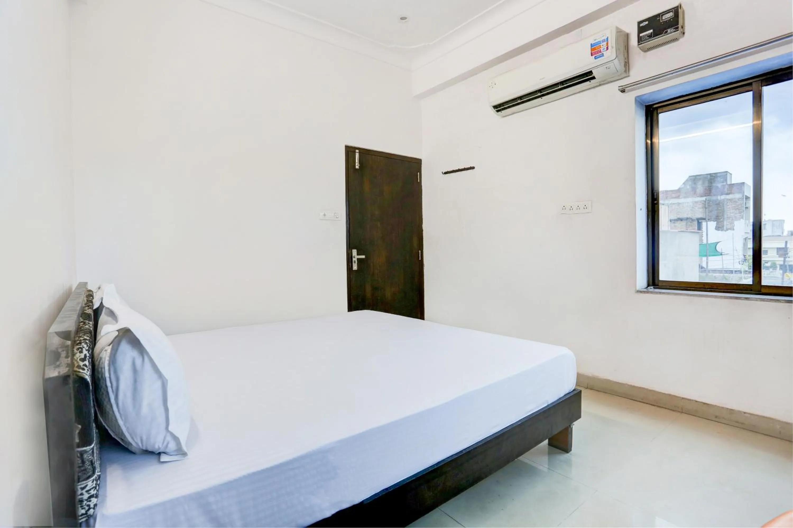 Bedroom in Super Hotel O Goverdhan Villa