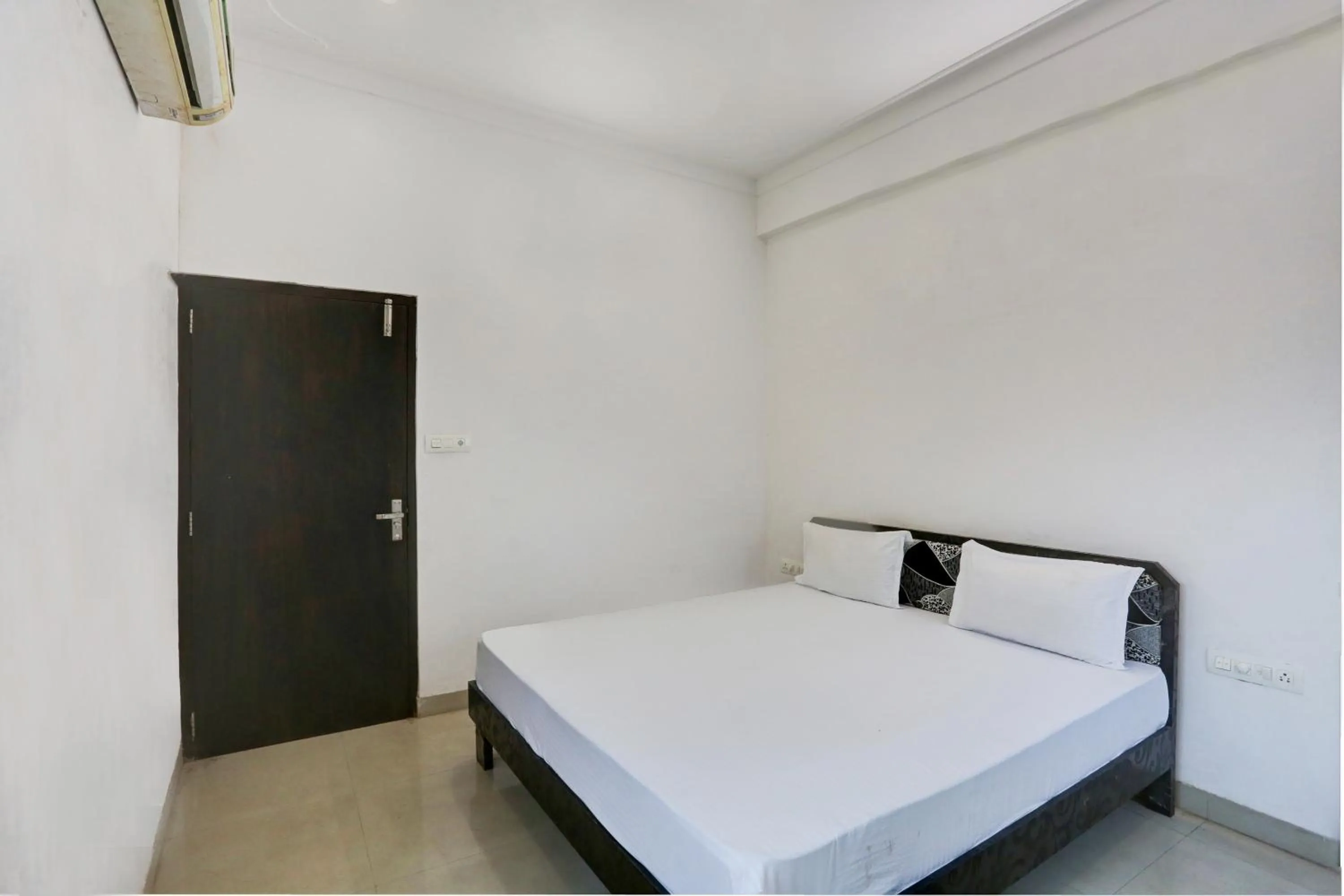 Bedroom in Super Hotel O Goverdhan Villa