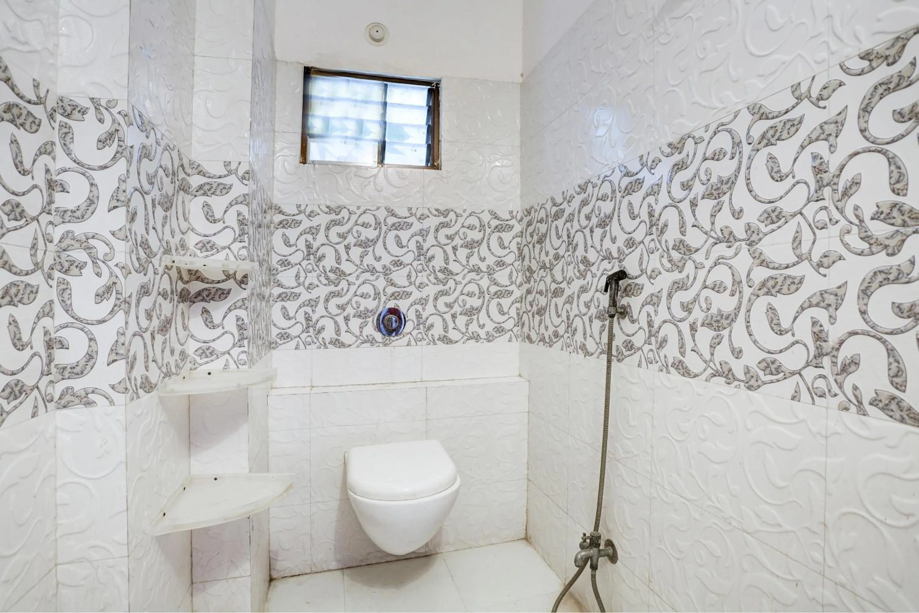 Bathroom in Super Hotel O Goverdhan Villa