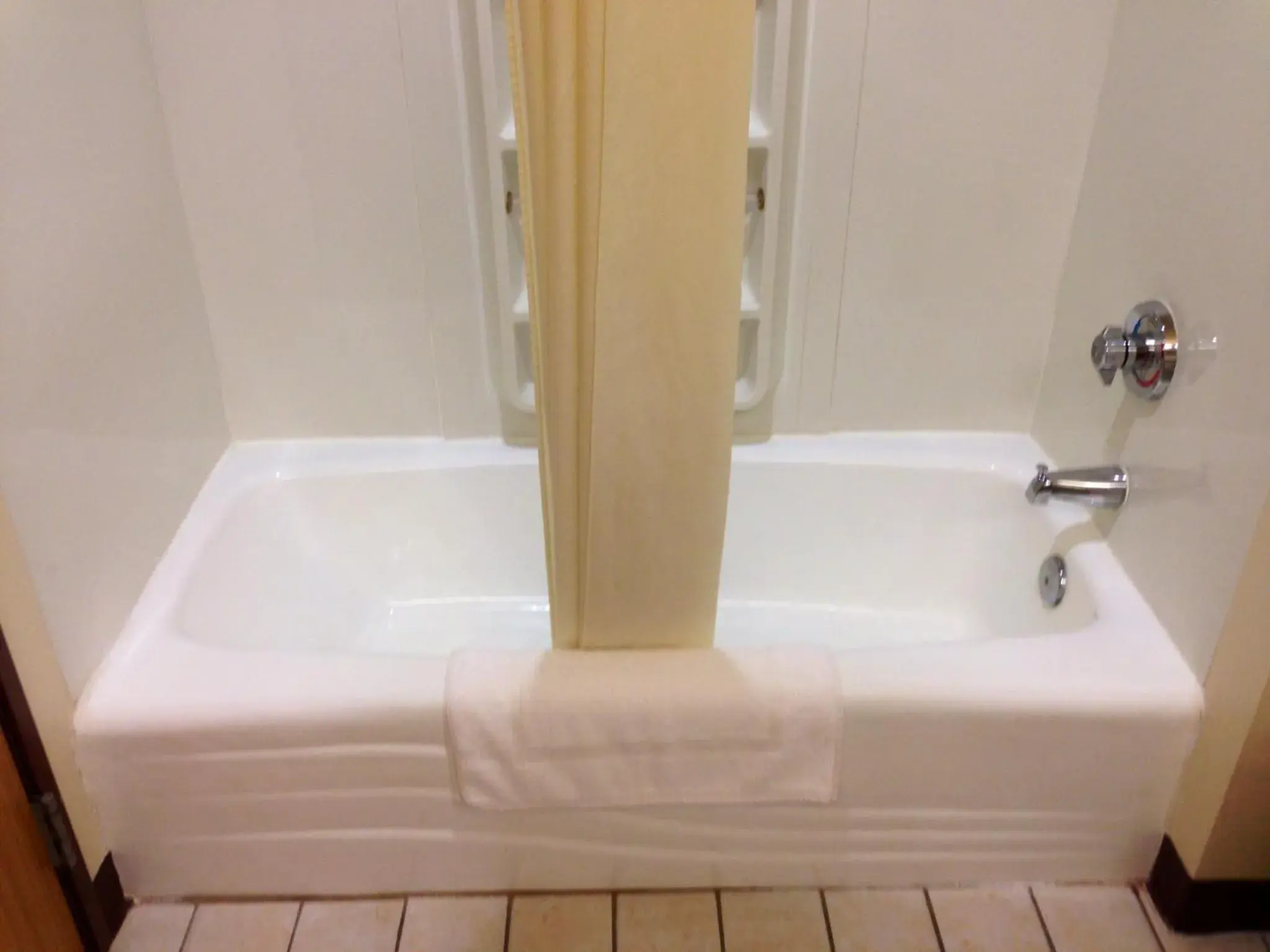 Deluxe Double Room - Disability Access/Non-Smoking in Super 8 by Wyndham Ava Deluxe Double Room - Disability Access/Non-Smoking in Super 8 by Wyndham Ava