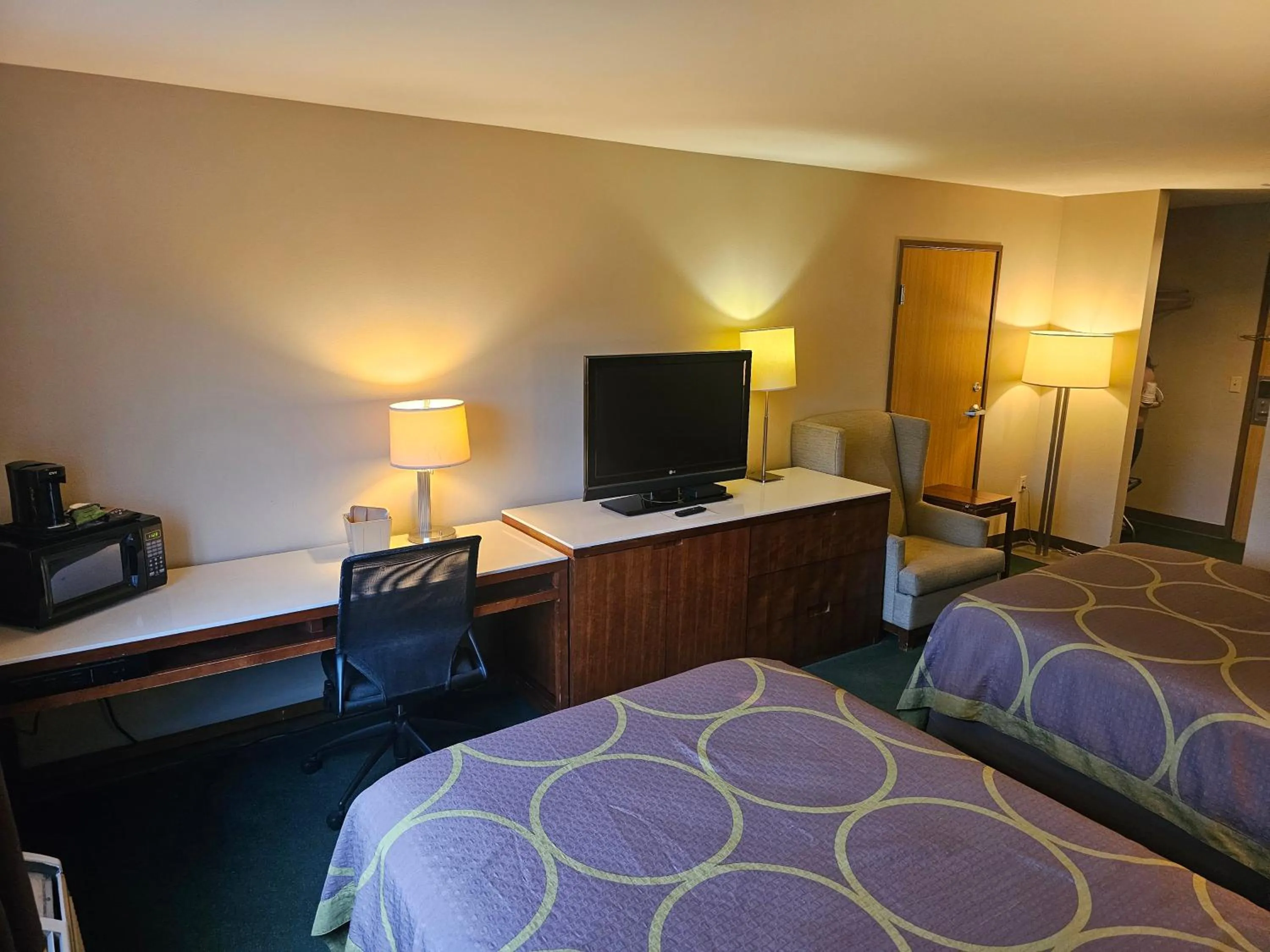 Bed in Super 8 by Wyndham Ava