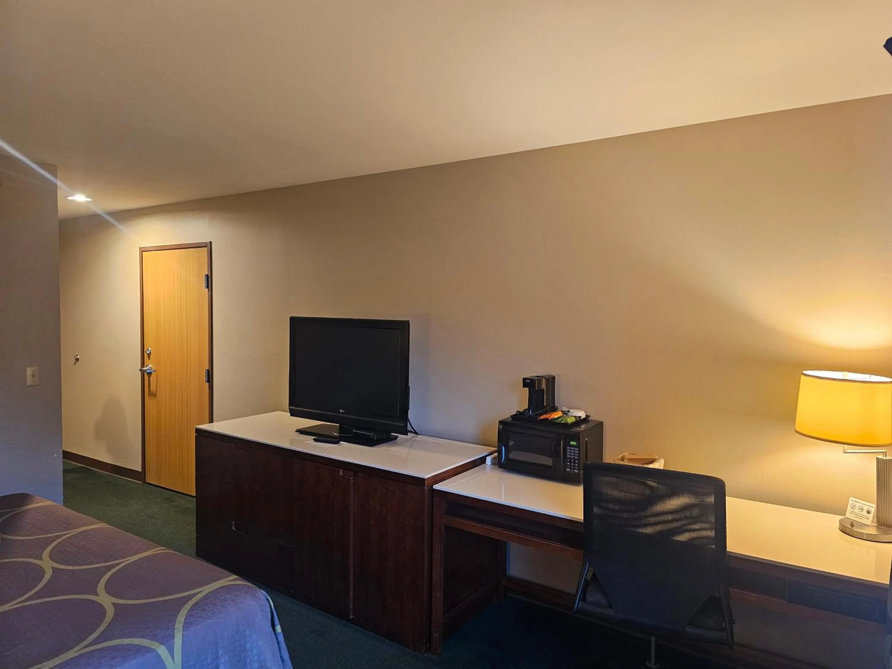 Bed in Super 8 by Wyndham Ava