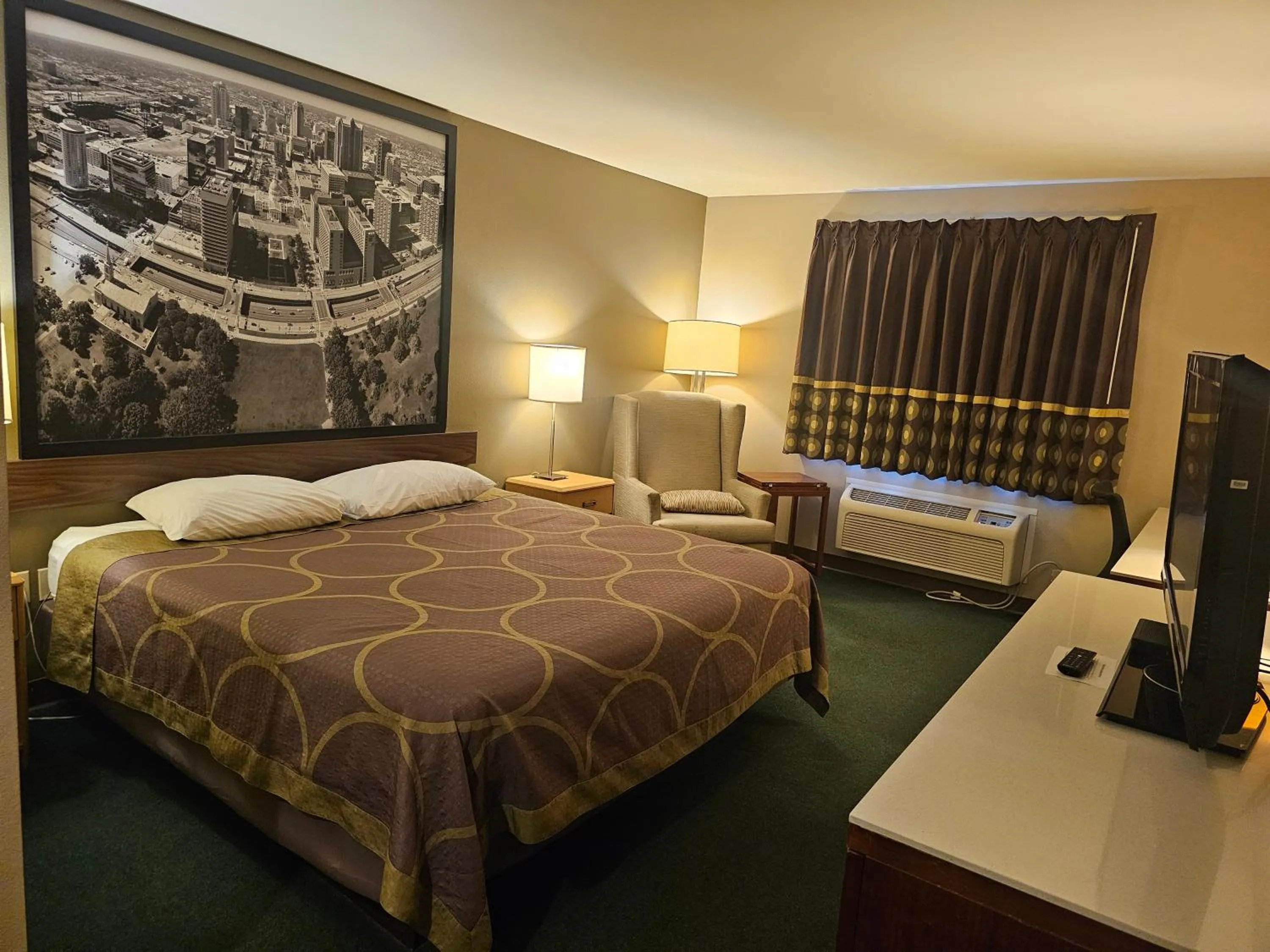 Bed in Super 8 by Wyndham Ava