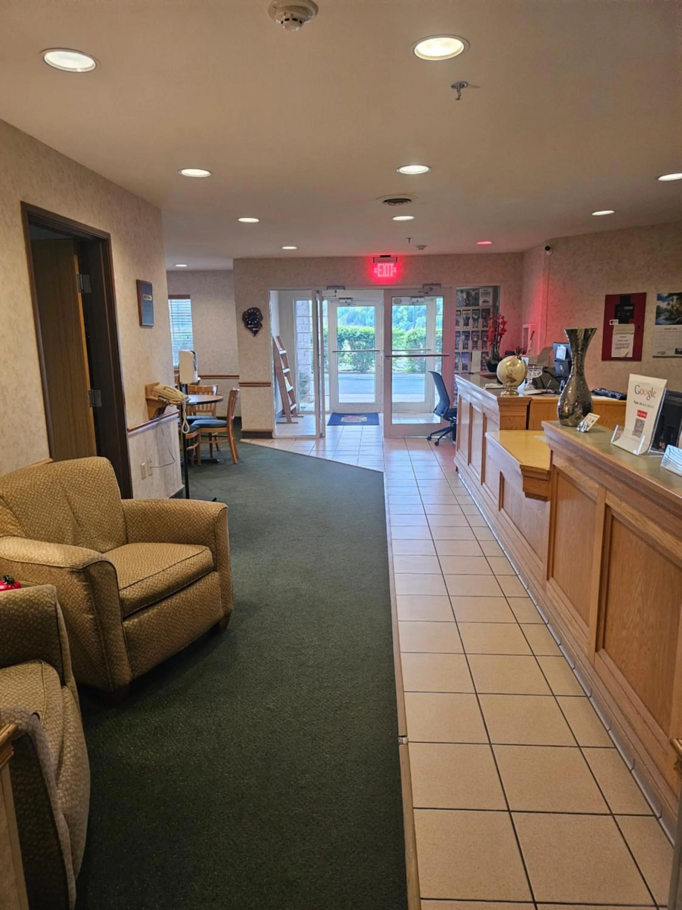 Super 8 by Wyndham Ava