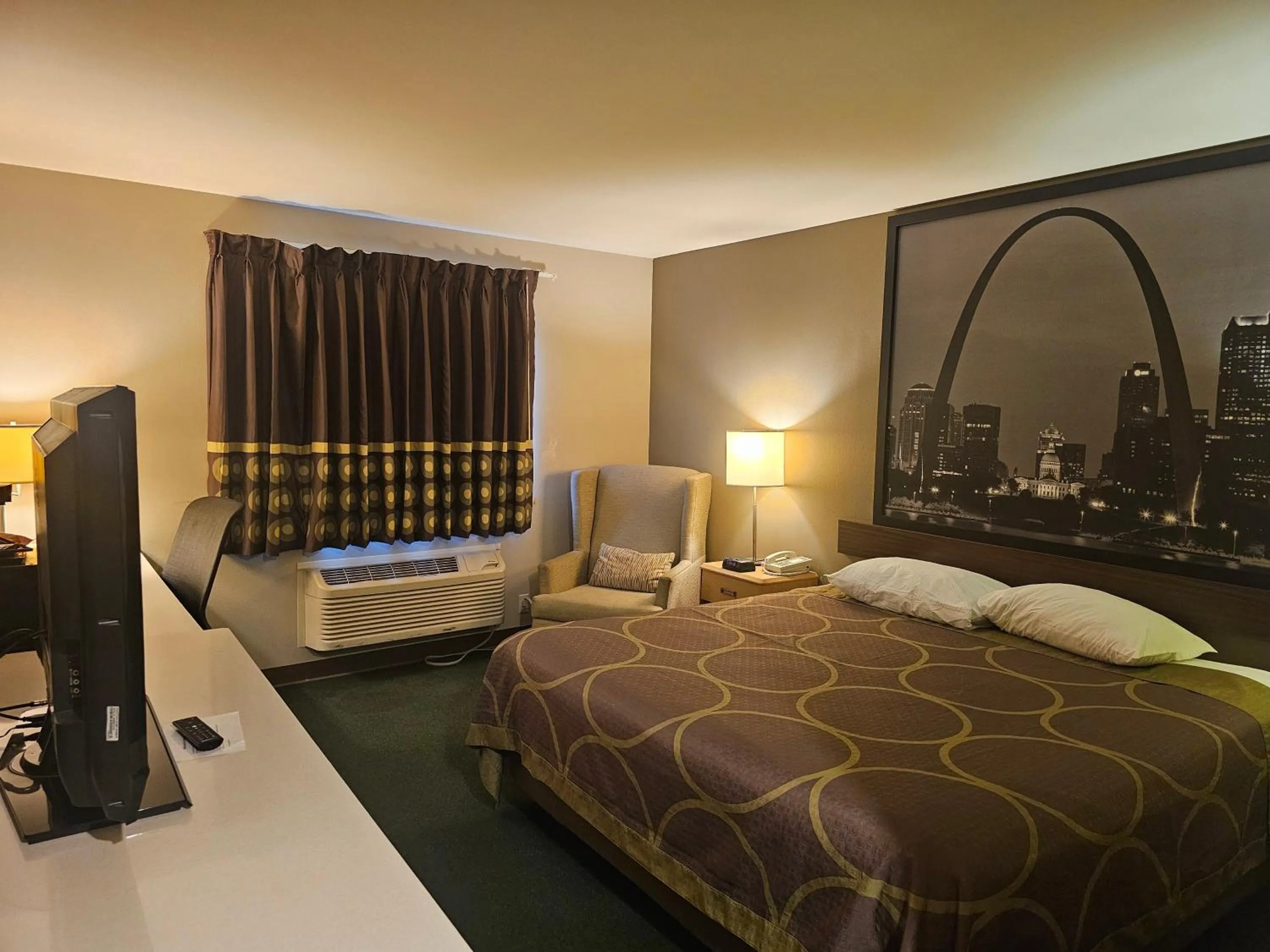 Bed in Super 8 by Wyndham Ava