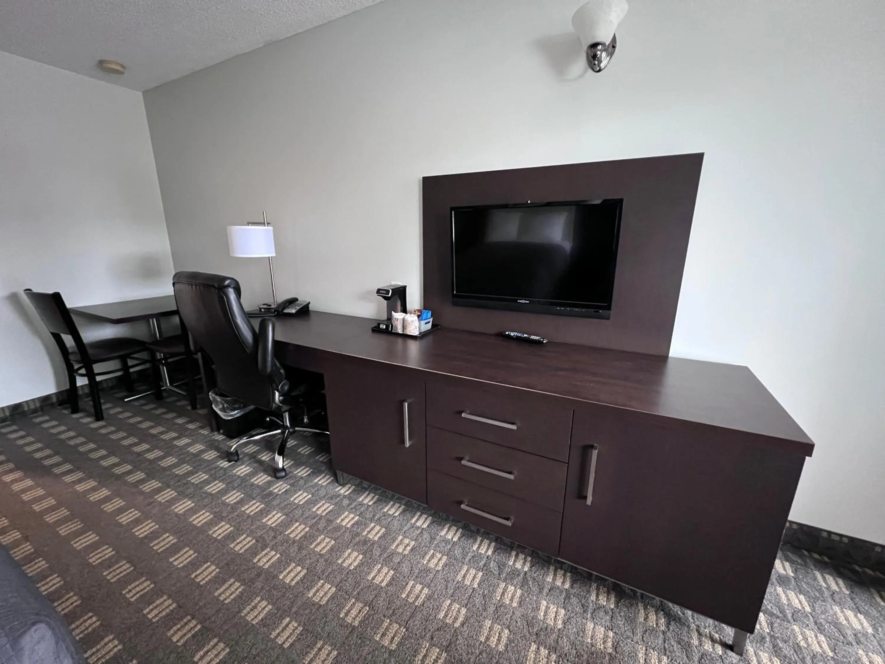 TV and multimedia in Wellington Inn