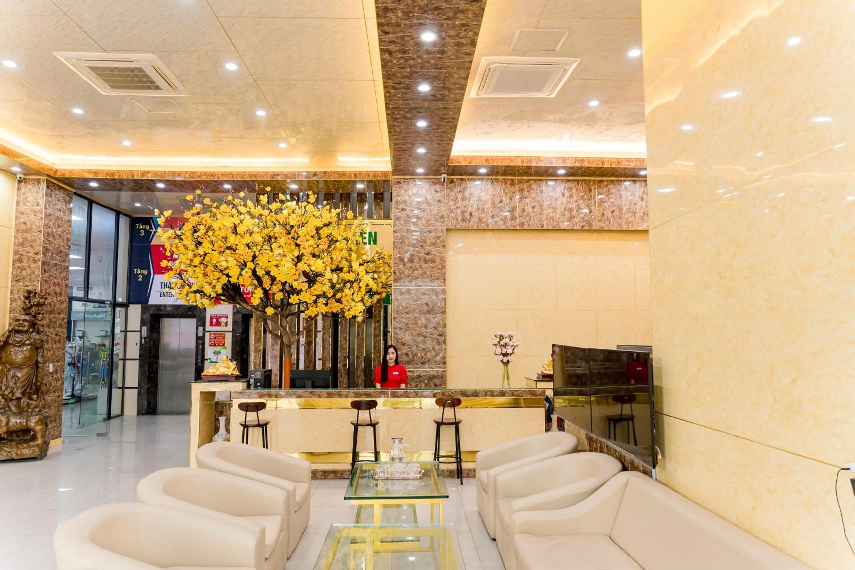 Communal lounge/ TV room in Bình An Nhiên hotel