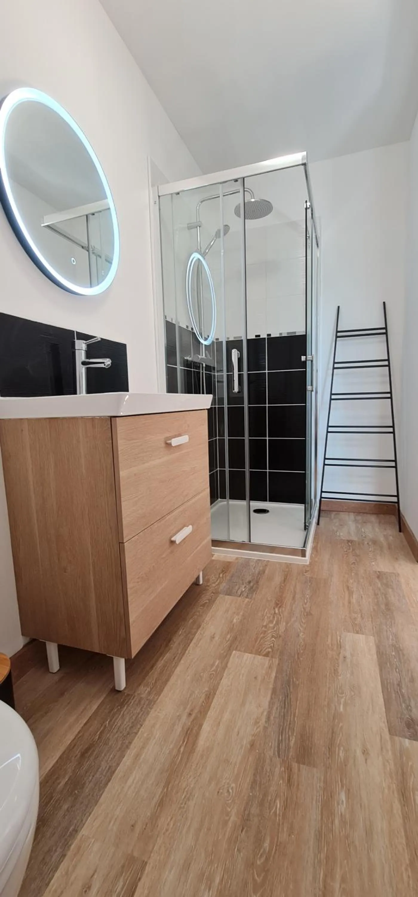 Shower in Chez Julie