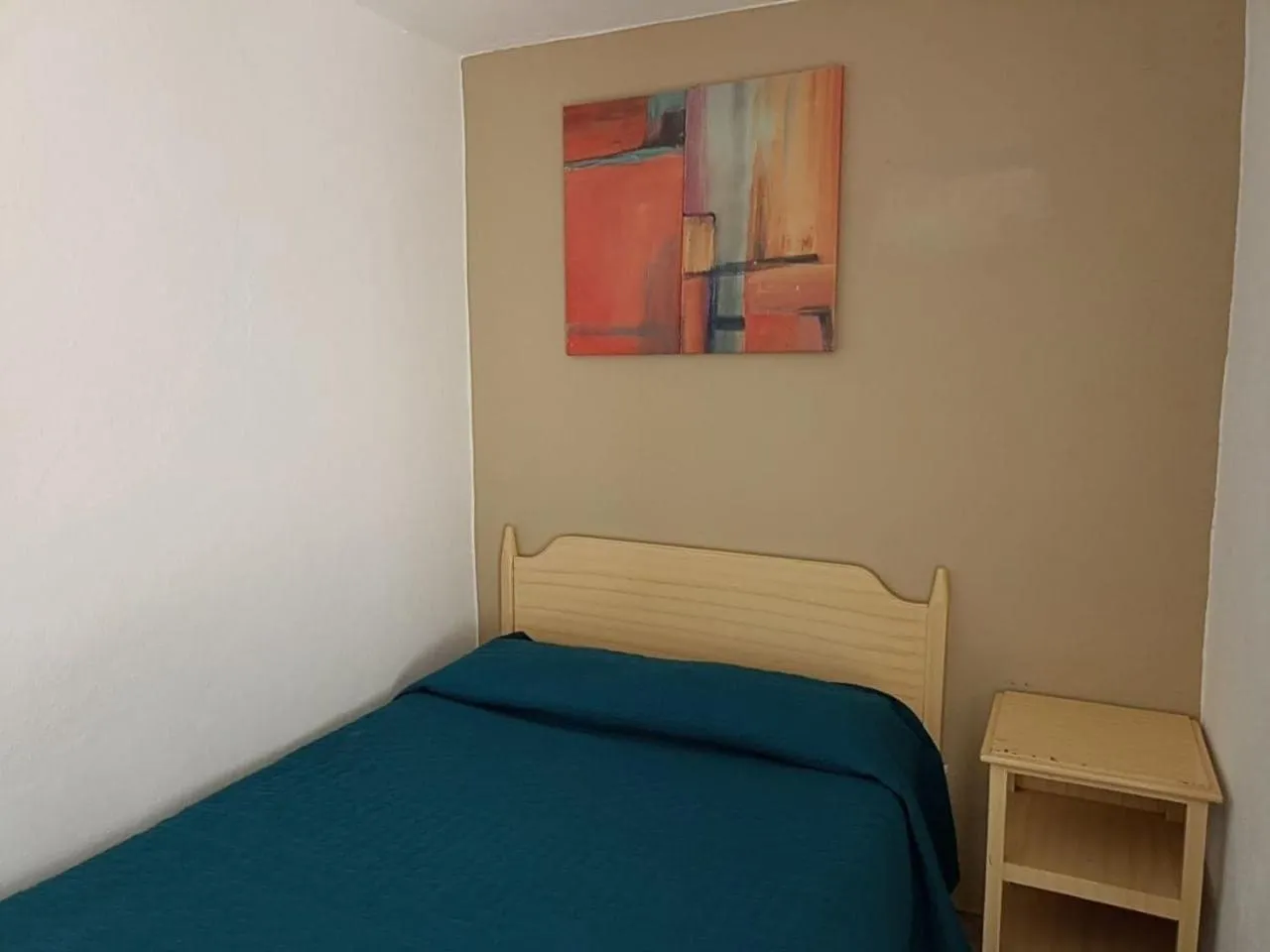 Bed in Hotel Metropolitan II