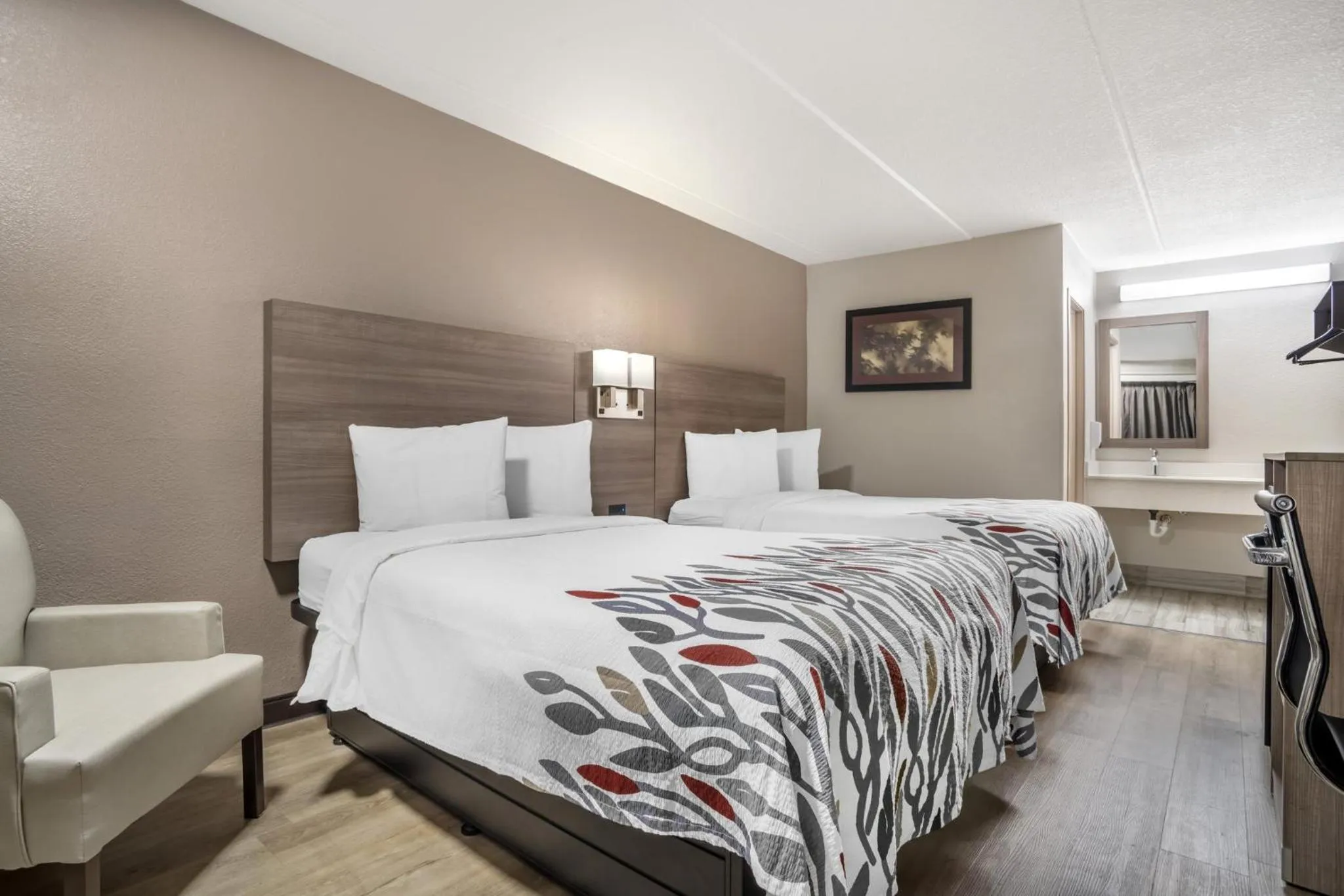 Photo of the whole room, Bed in Red Roof Inn Greenville