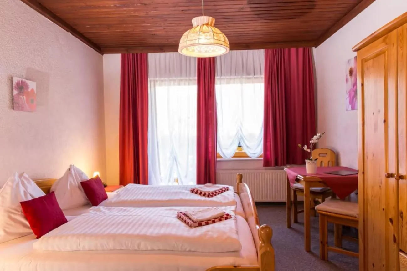 Photo of the whole room, Bed in Draxlerhaus