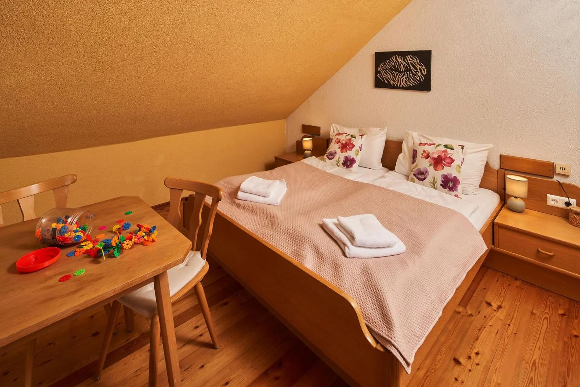 Photo of the whole room, Bed in Draxlerhaus