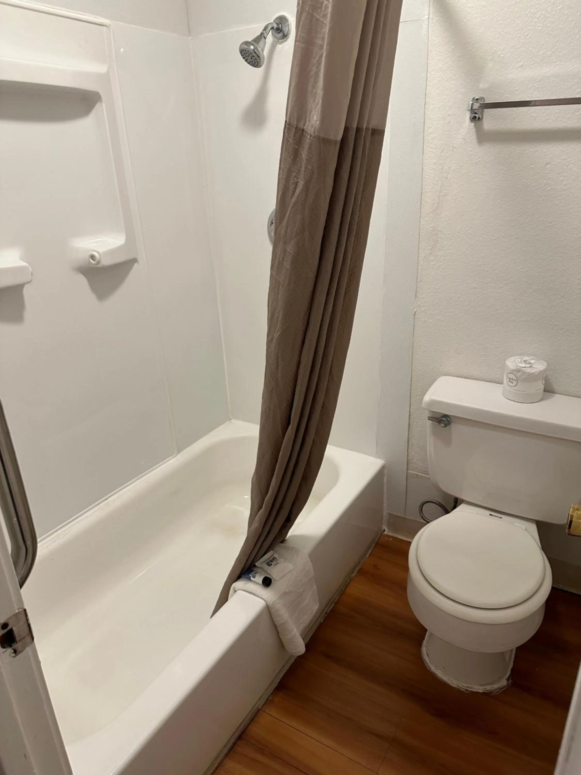 Shower in Sullivan Inn