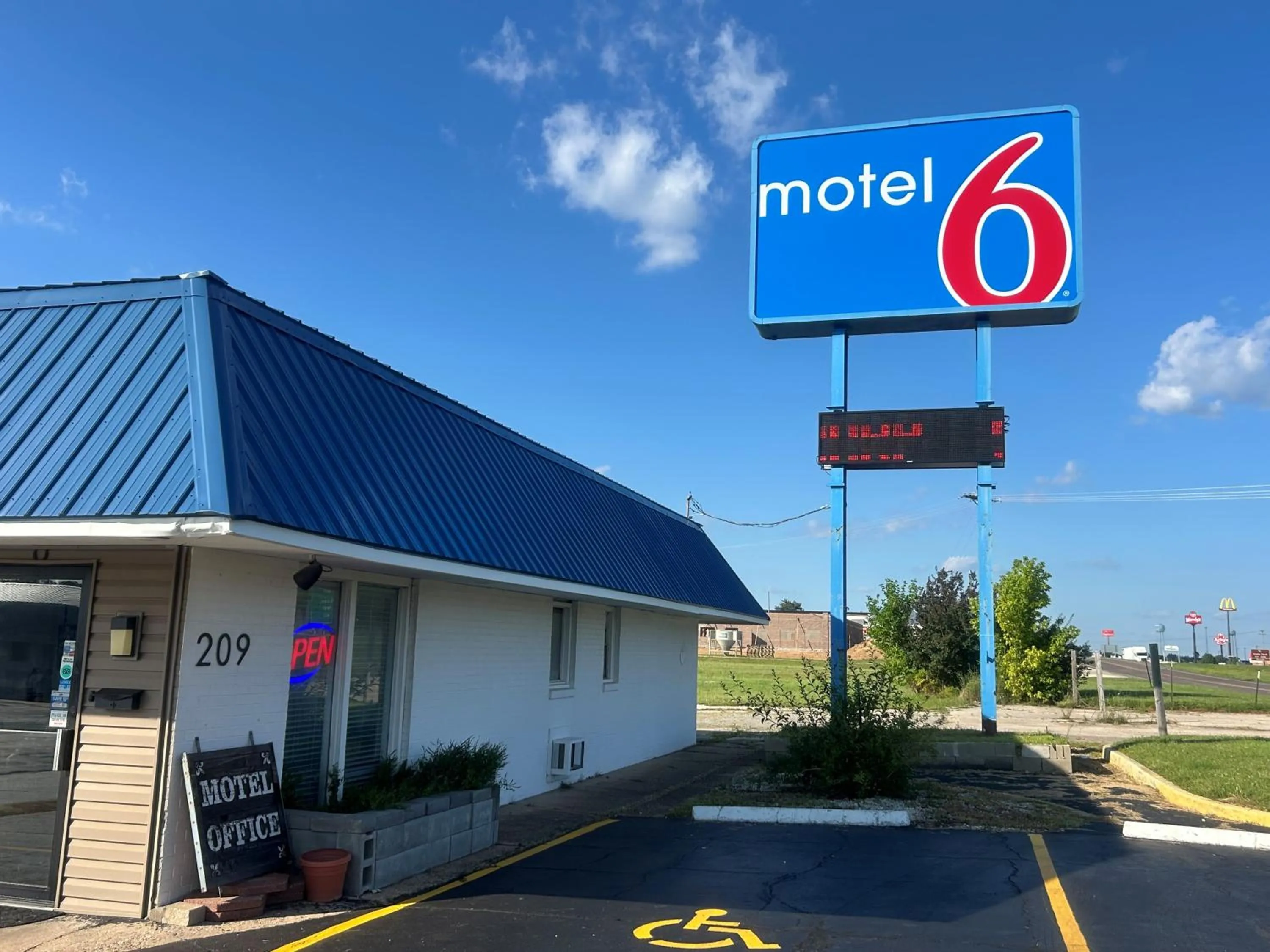 Motel 6 Sullivan MO