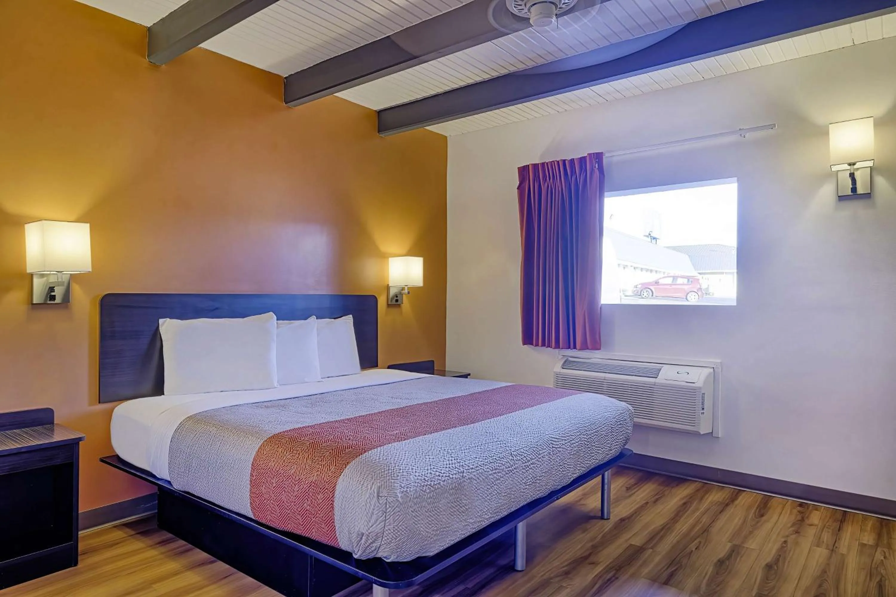 Bedroom, Bed in Motel 6 Sullivan MO