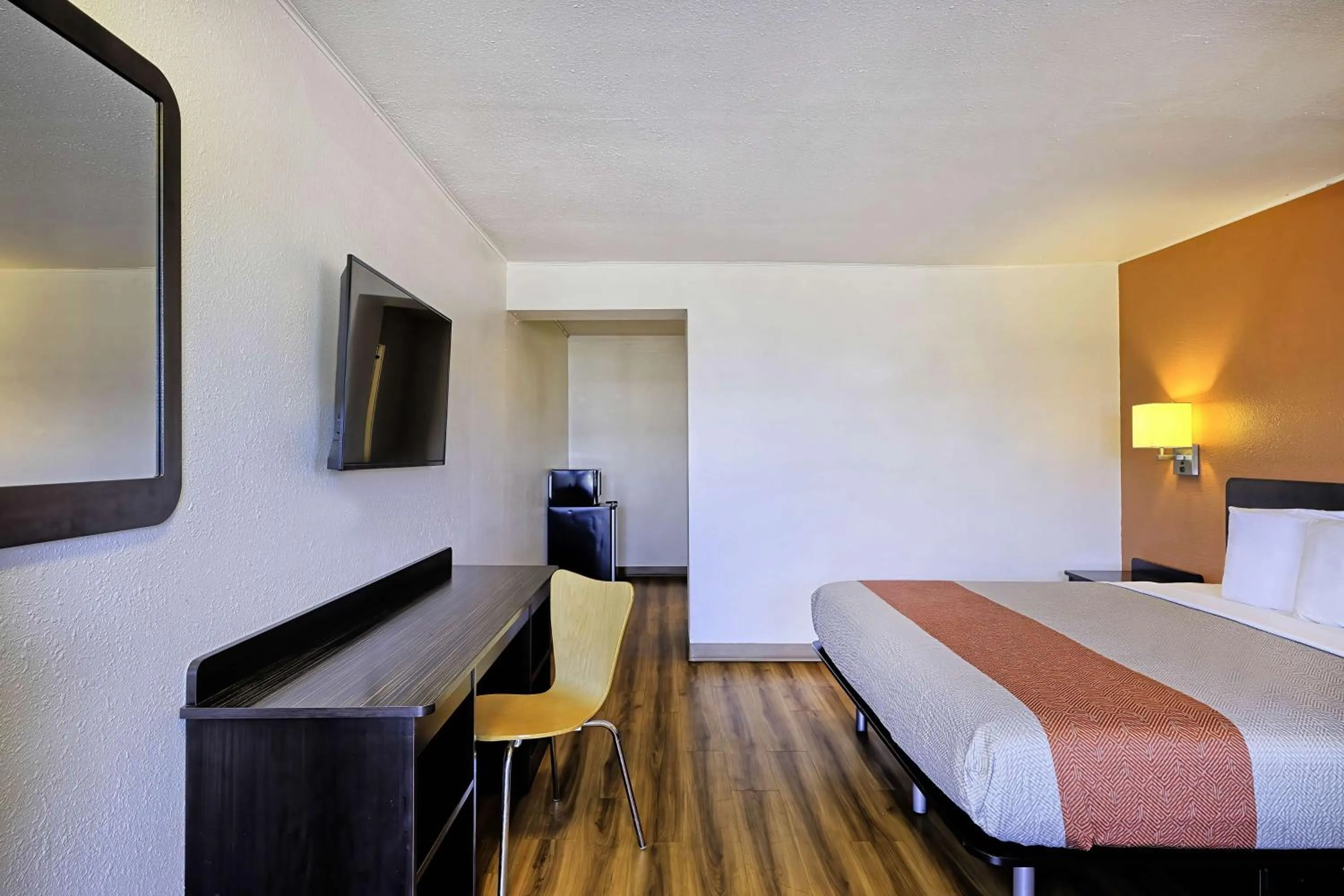 Bedroom, Bed in Motel 6 Sullivan MO