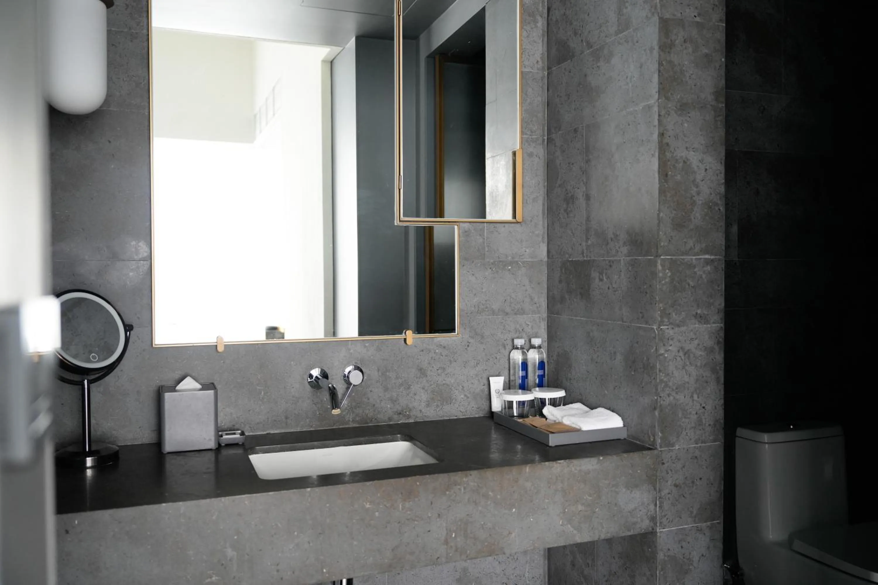 Property building in Artyzen NEW BUND 31 Shanghai Qiantan