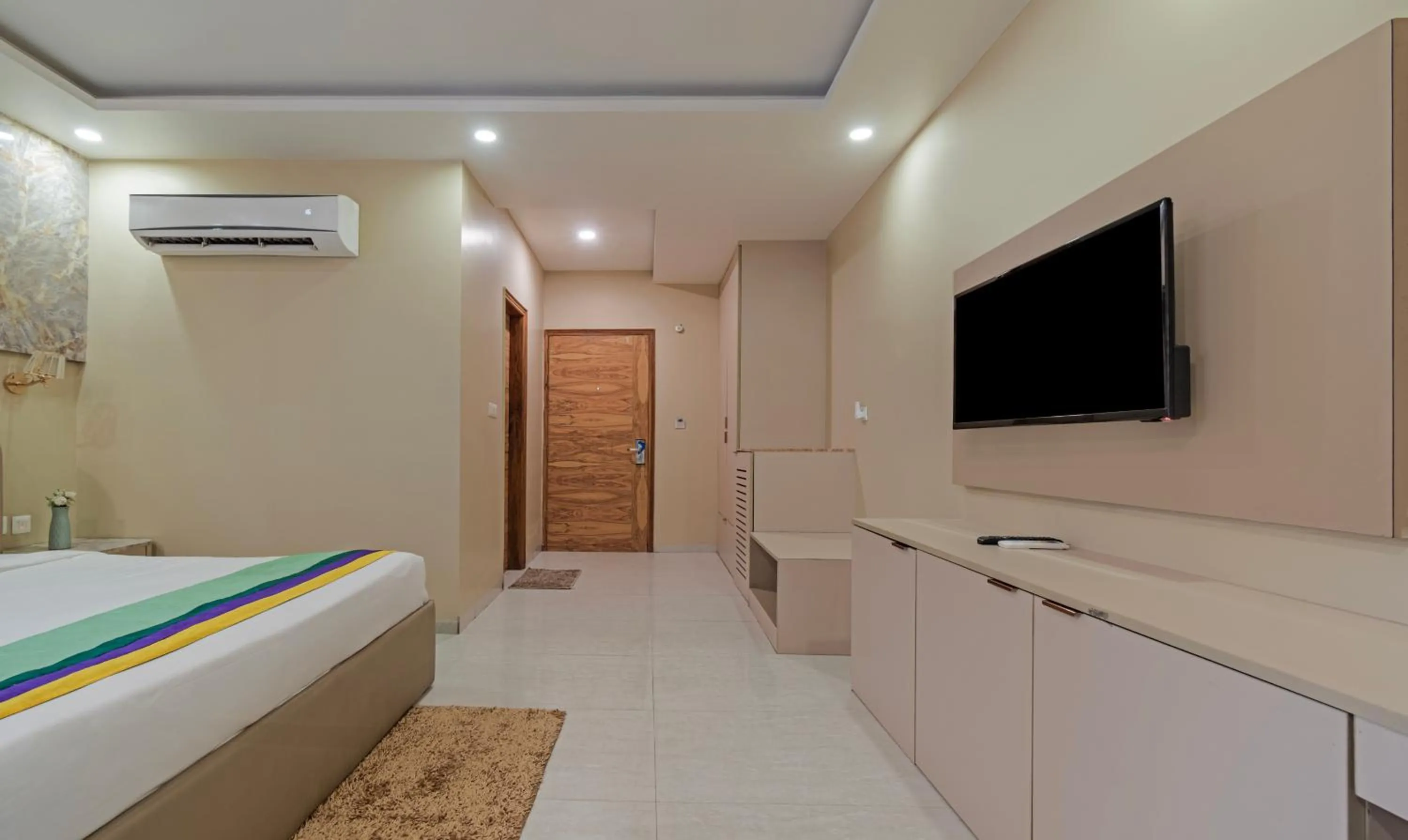 Bed, TV/Entertainment Center in Treebo Trend Mr J - Sec 51