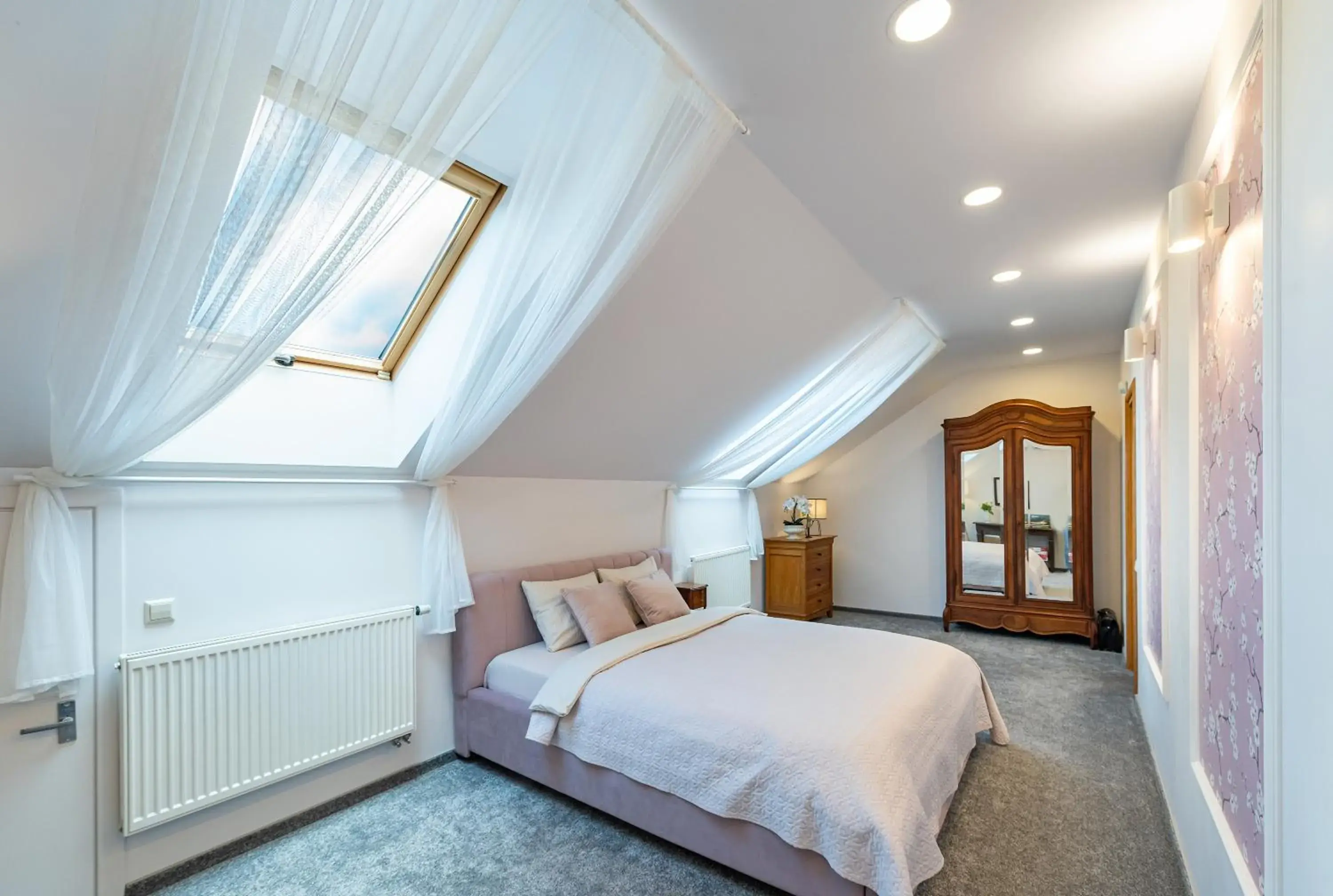Three-Bedroom Apartment - single occupancy in Cozy apartments by the river near old town Three-Bedroom Apartment - single occupancy in Cozy apartments by the river near old town