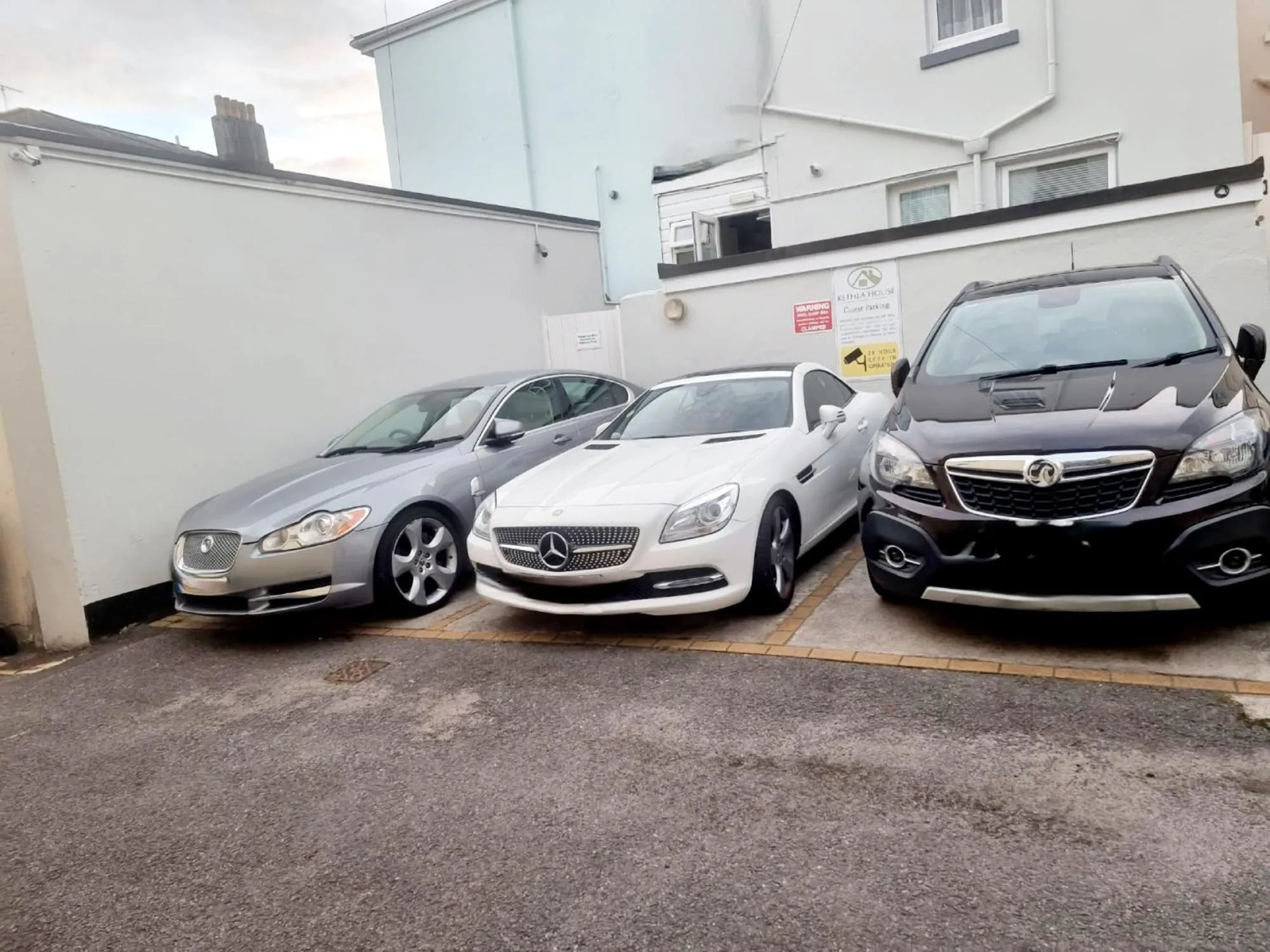 Parking in Kethla House