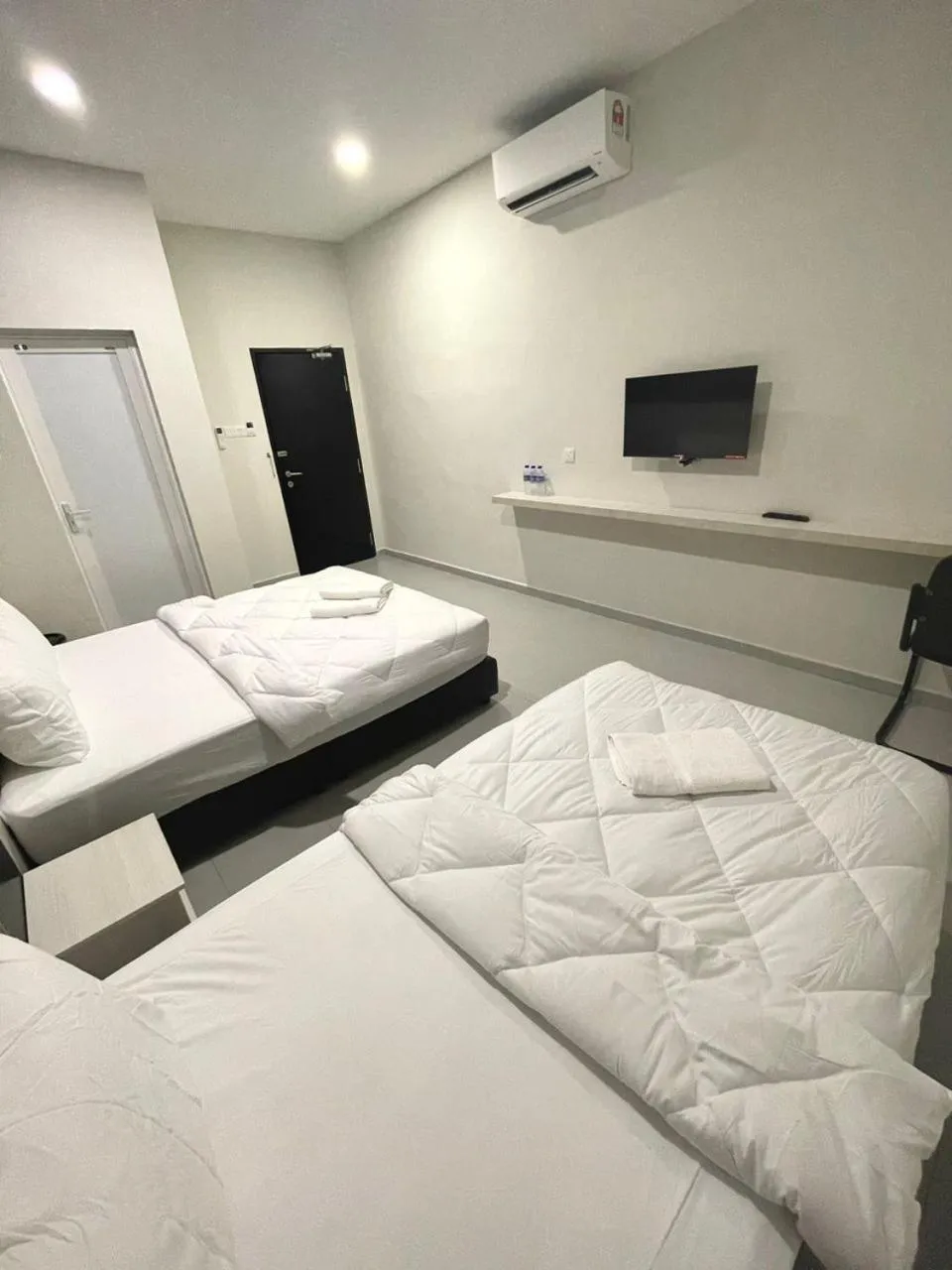 Bed in Garden Inns Motel