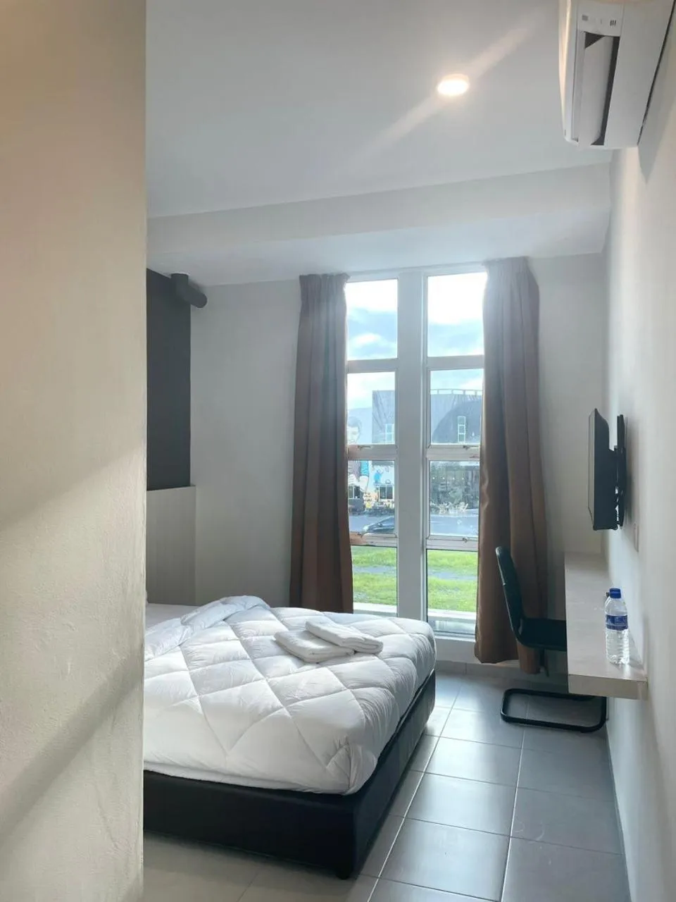 Bed in Garden Inns Motel