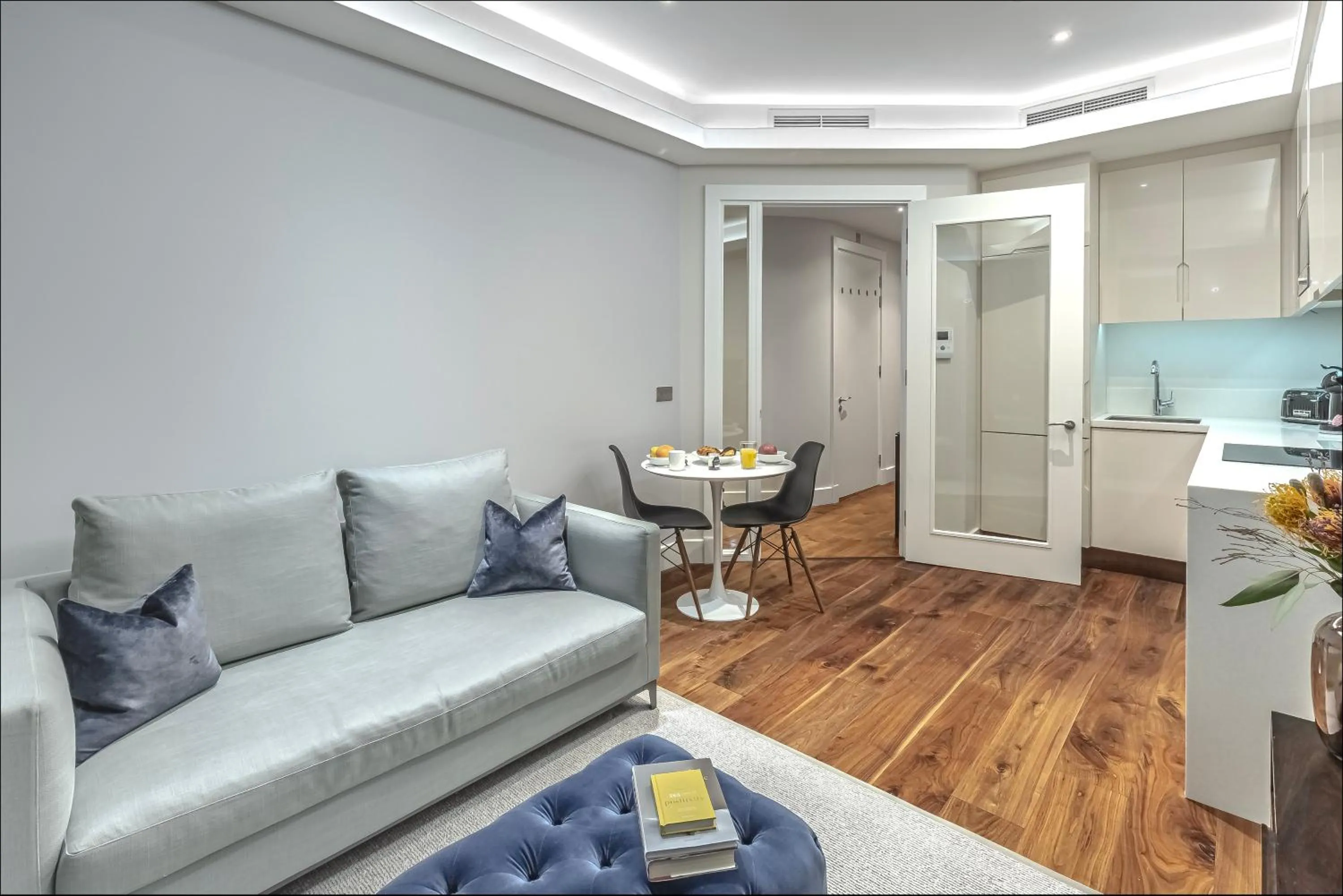 Dining area in Grays Inn by Aeria Apartments