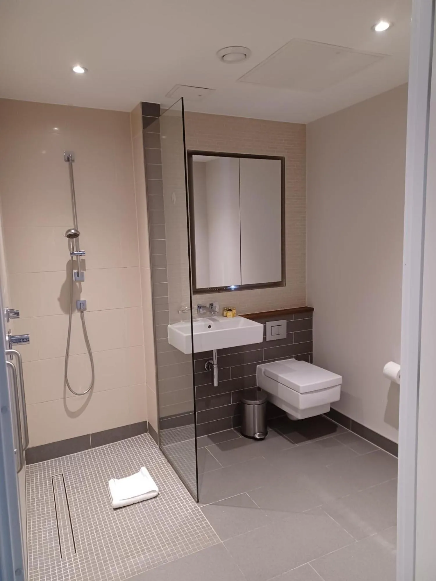 Bathroom in Grays Inn by Aeria Apartments