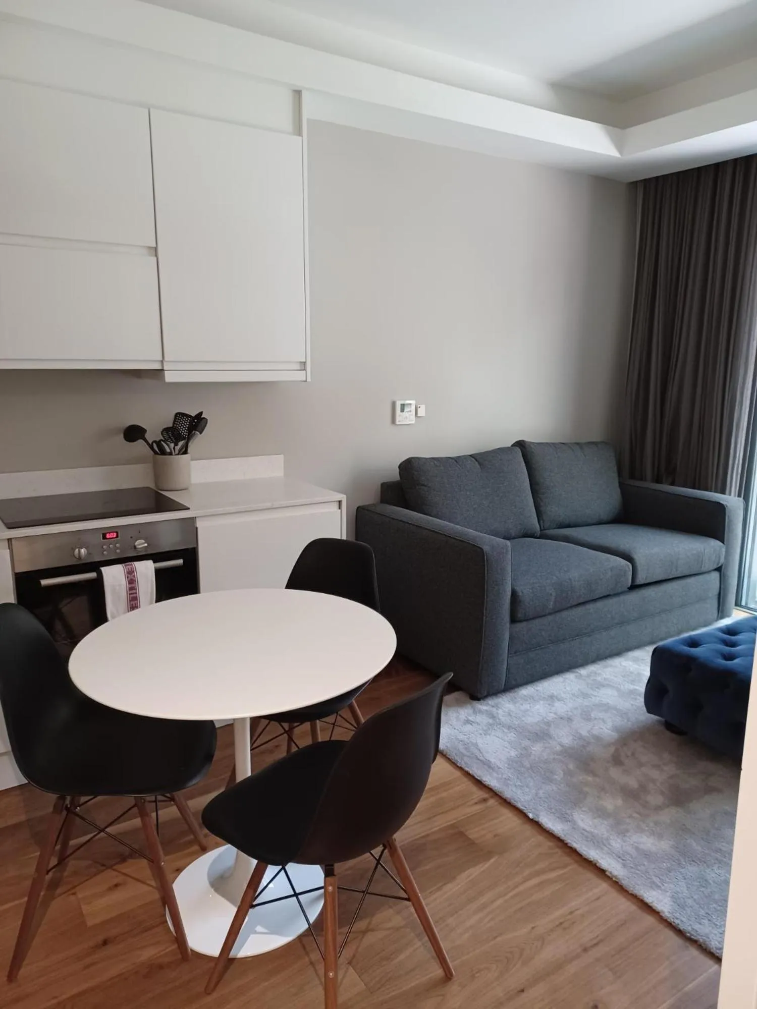 Dining area in Grays Inn by Aeria Apartments