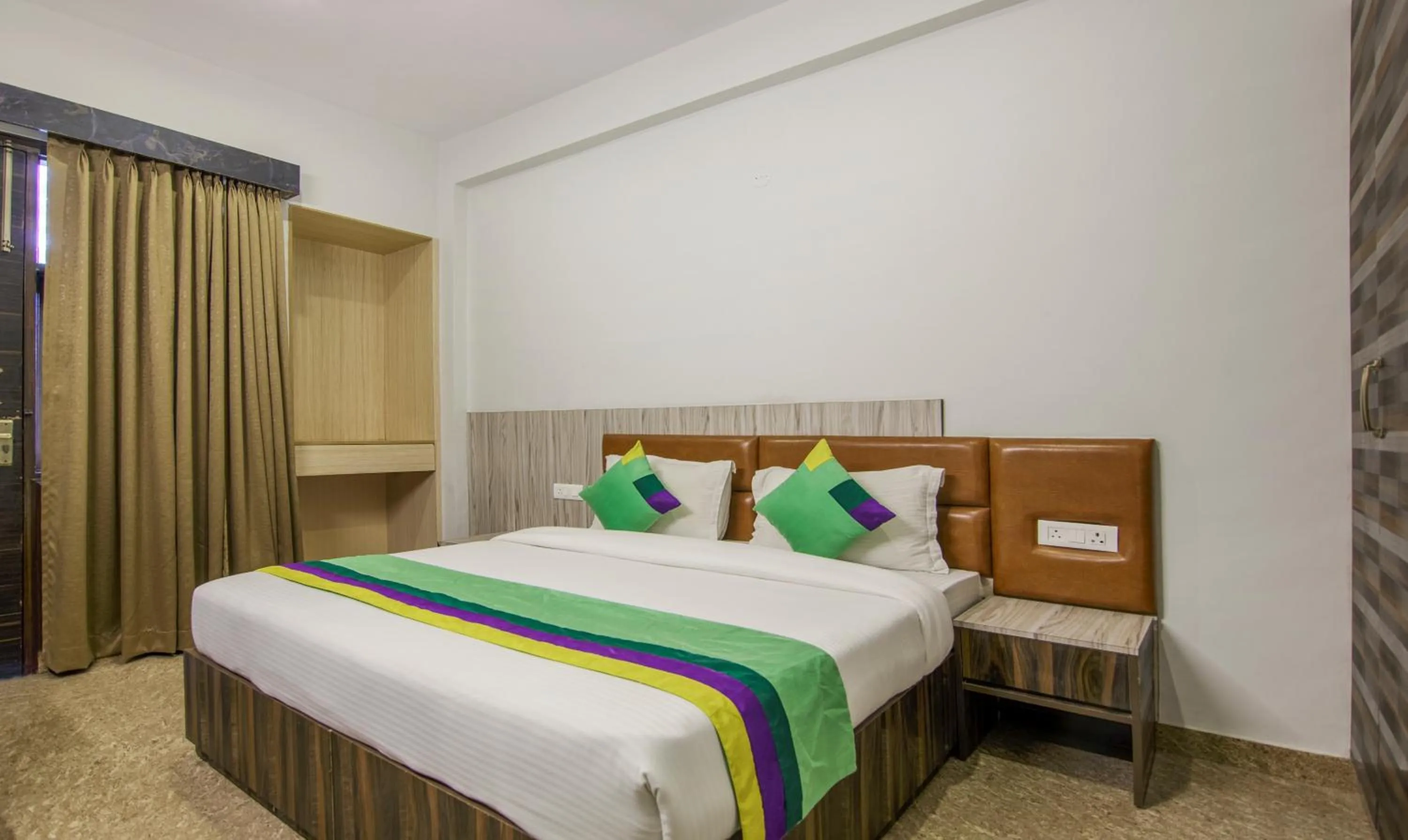 Bed in Treebo Swastika Premium