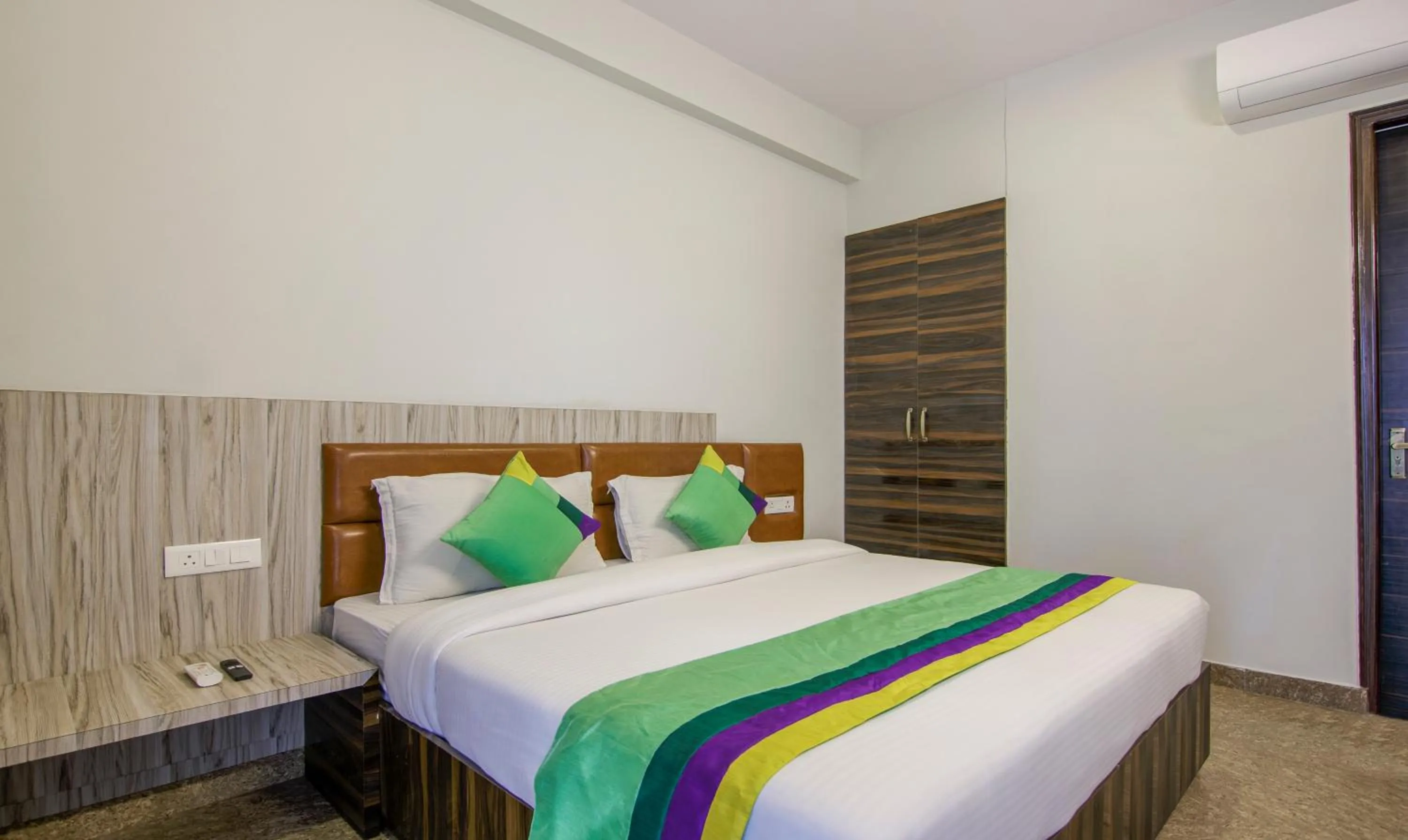 Bed in Treebo Swastika Premium