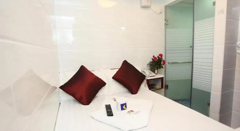 Shower in Reliance Inn